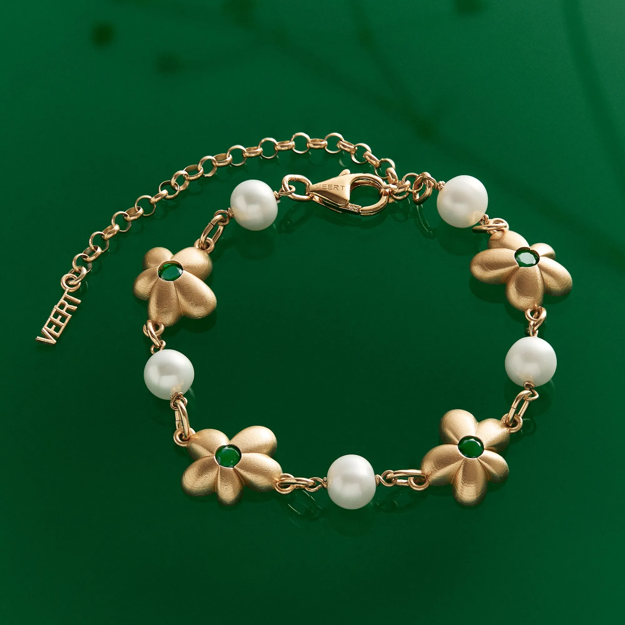 The Green Pearl Flower Bracelet in Yellow Gold sold by VEERT product image thumbnail 2