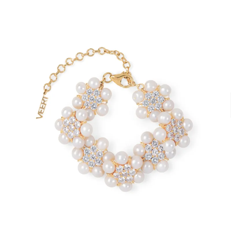The 42 Pearl Clear Flower Bracelet in Yellow Gold made by VEERT