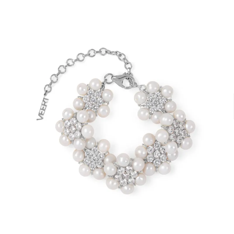 The 42 Pearl Clear Flower Bracelet in White Gold made by VEERT