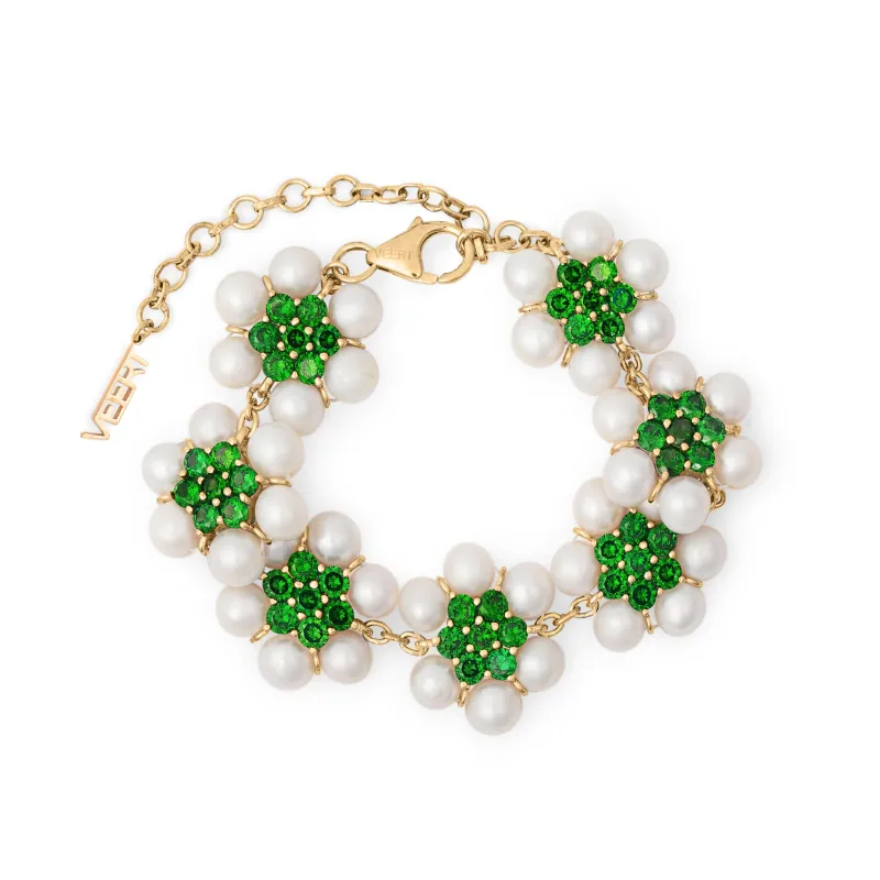 The 42 Pearl Green Flower Bracelet in Yellow Gold made by VEERT