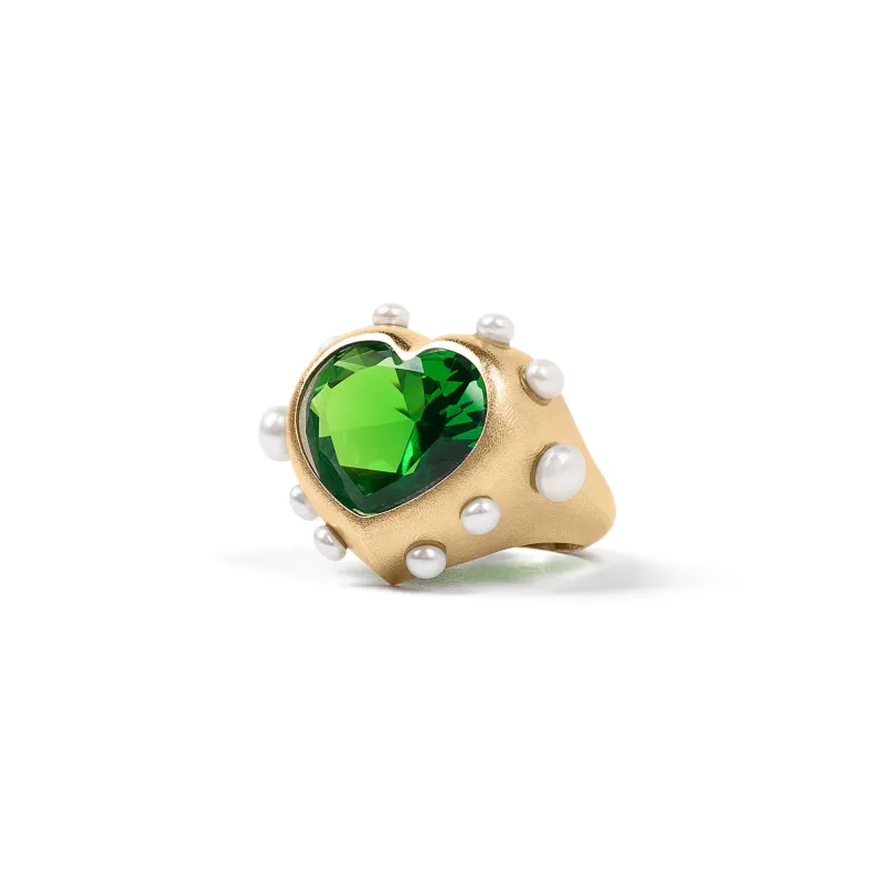 The Macro Pearl Heart Ring in Yellow Gold made by VEERT