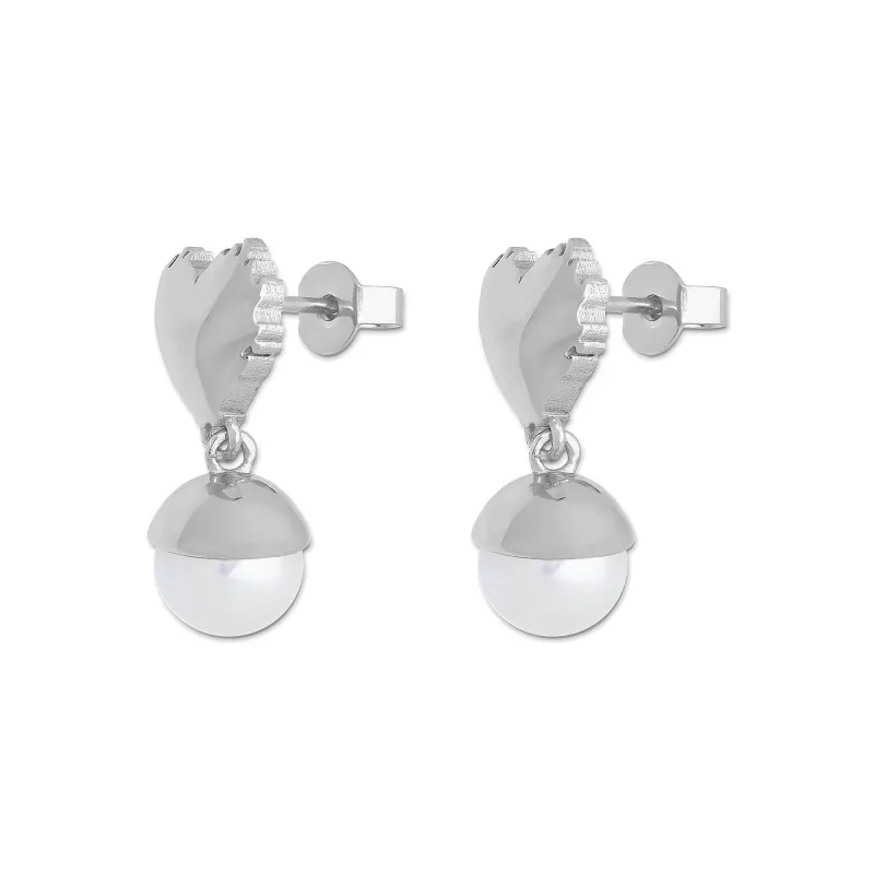 The Flame Heart Freshwater Pearl Earring in White Gold made by VEERT