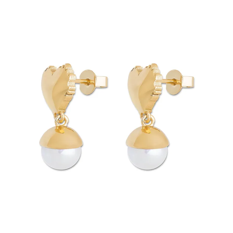 The Flame Heart Freshwater Pearl Earring in Yellow Gold made by VEERT