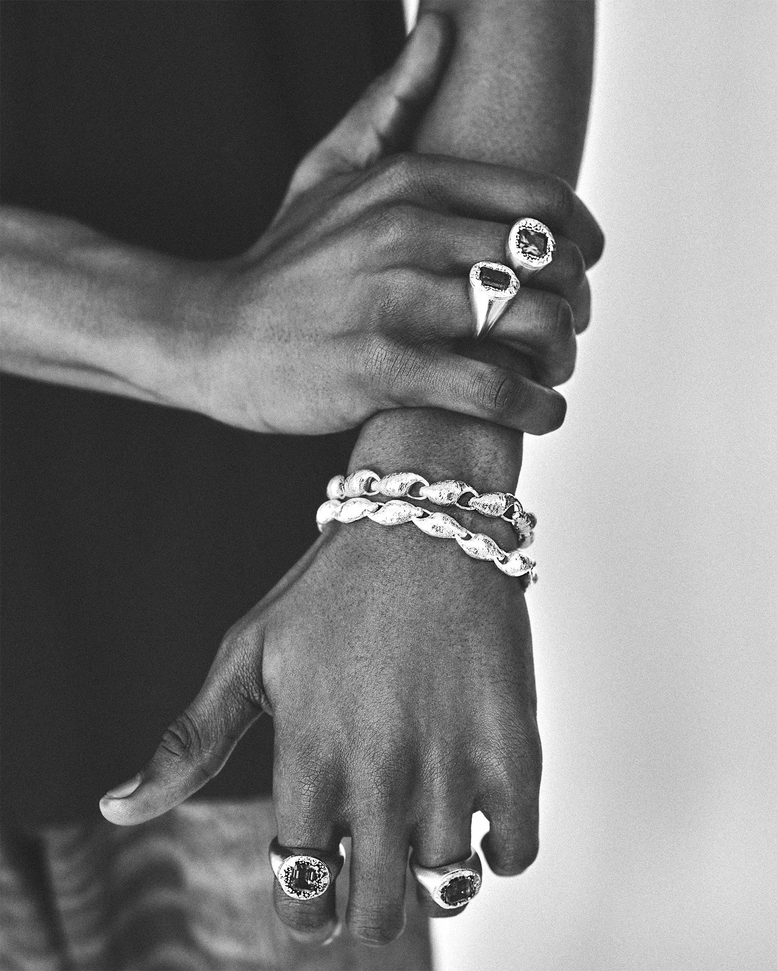 The Sculpt Link Bracelet in White Gold sold by VEERT product image thumbnail 2