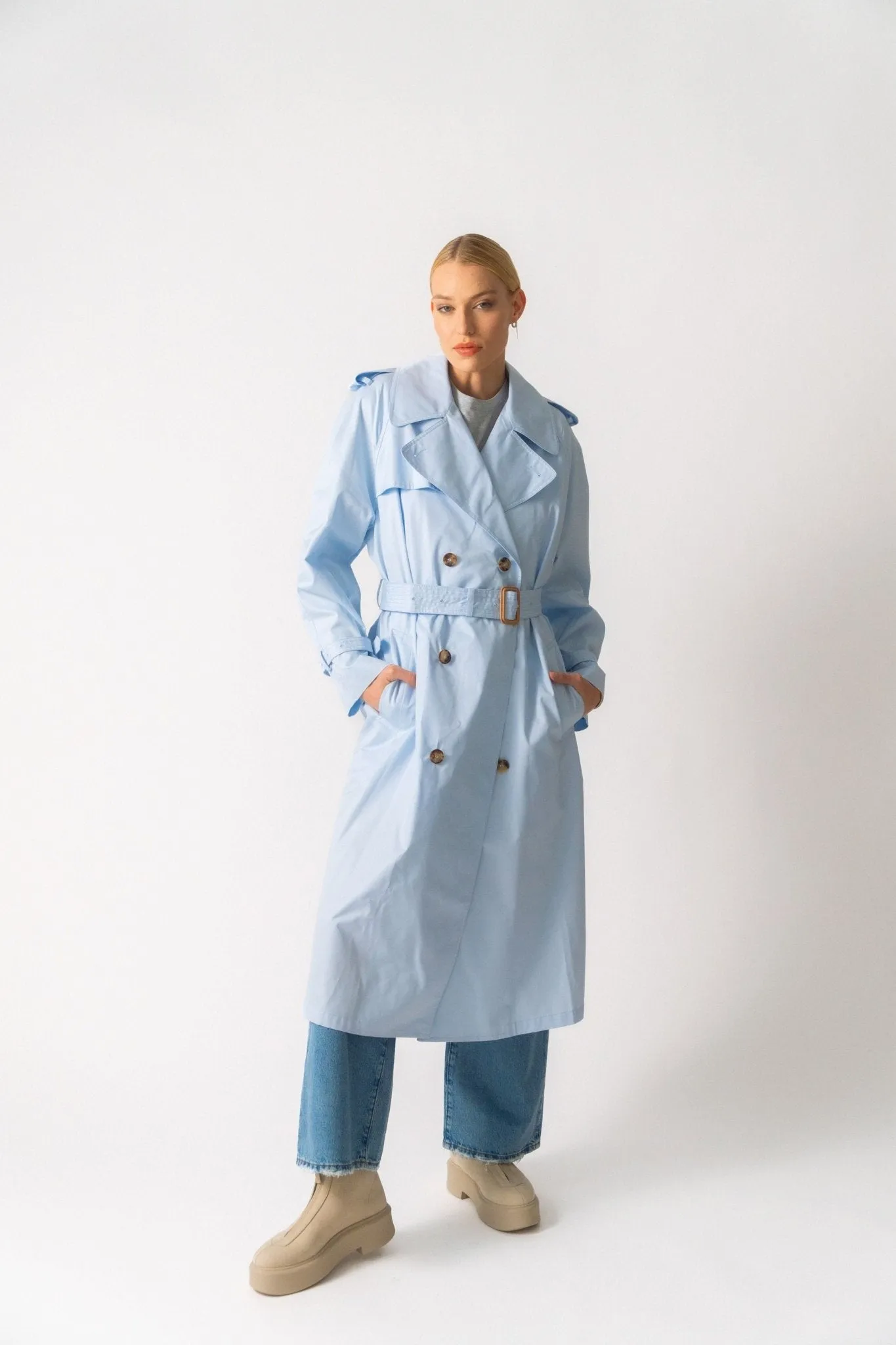 Trenchcoat sold by Bessette