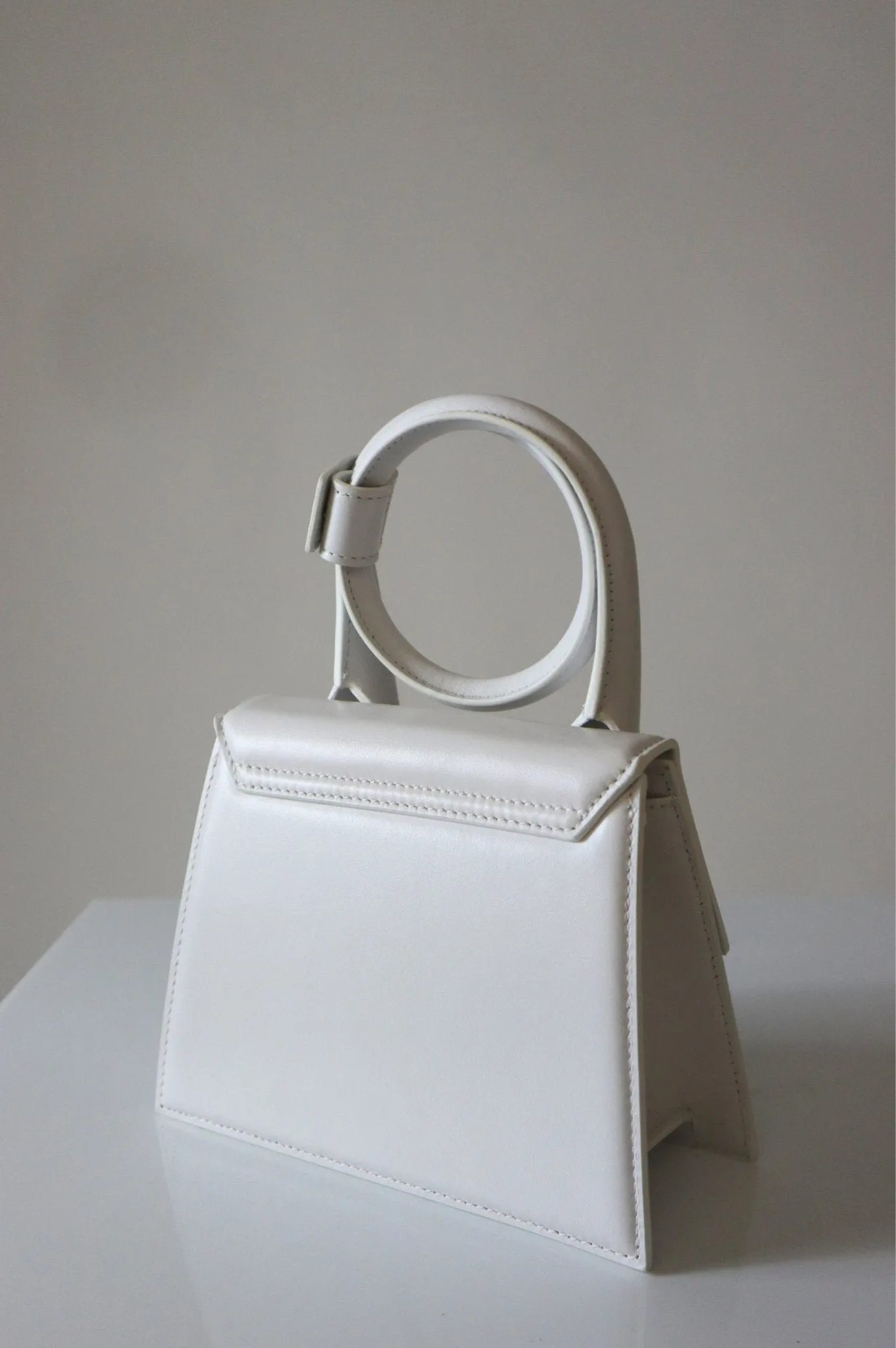 Jacquemus Le Chiquito Noeud White Leather Shoulder Bag sold by Bessette product image thumbnail 2