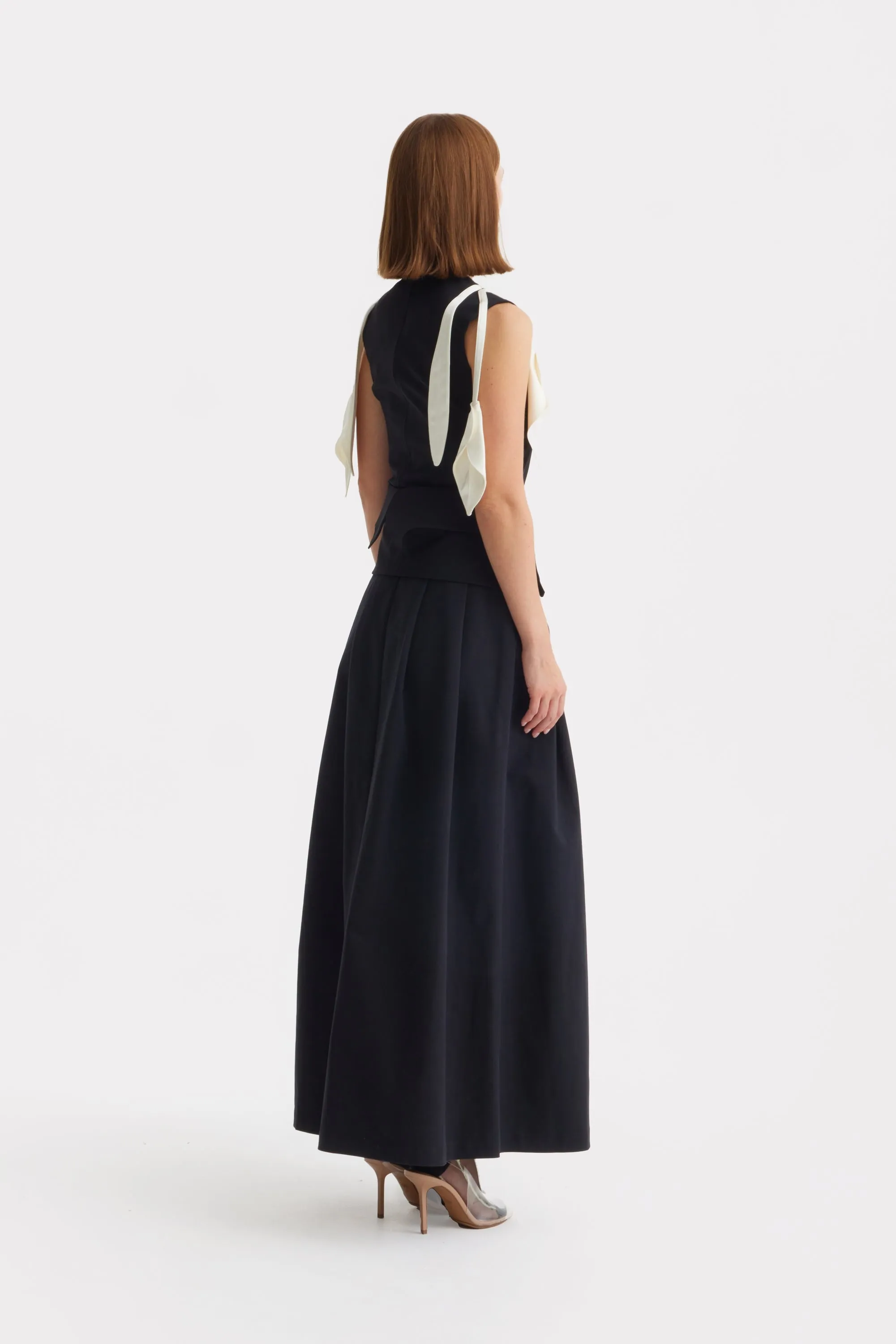 JULIA ALLERT Sleeveless Top with Floral Accent - Black sold by Bonvion product image thumbnail 4