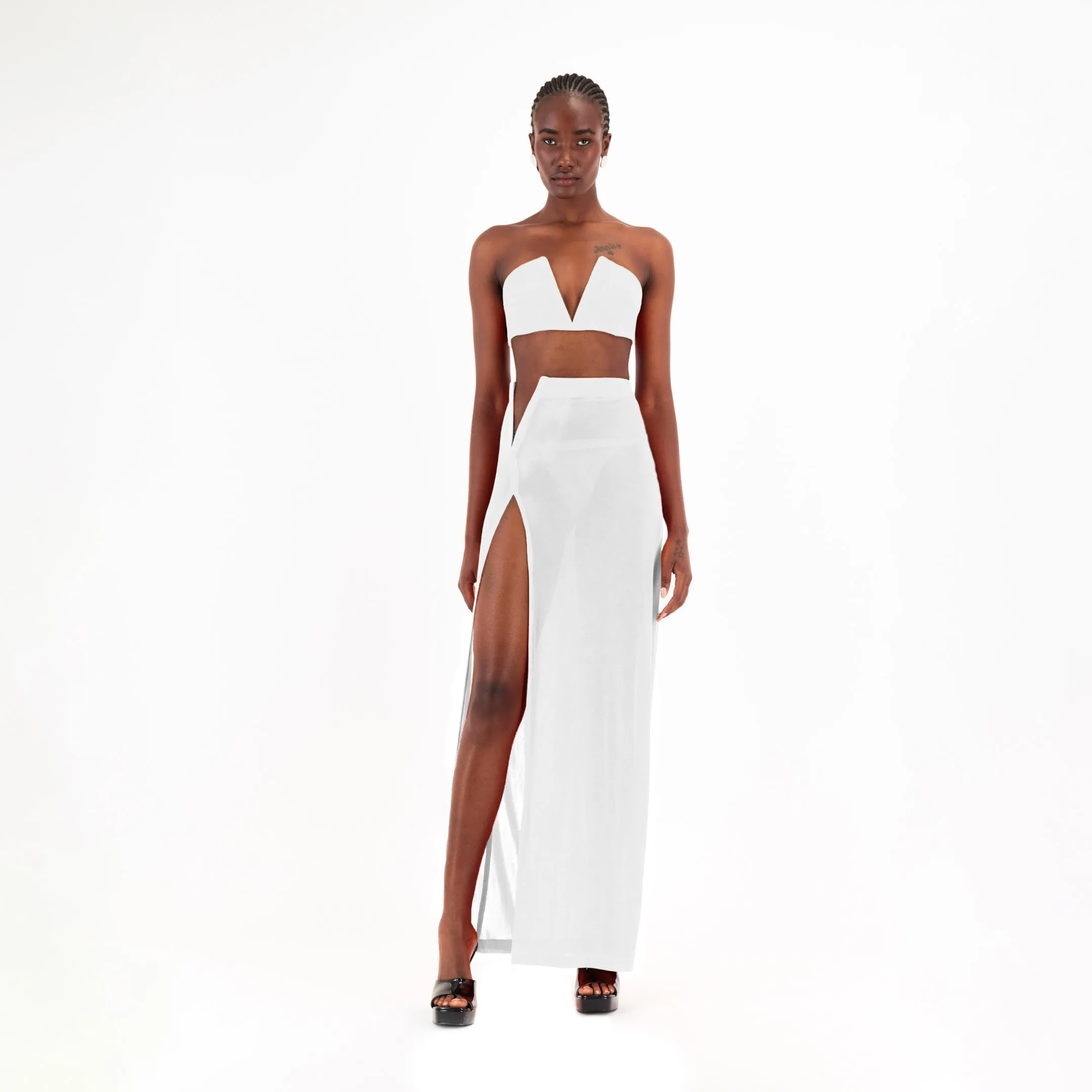 ÚCHÈ Deep V Set - White sold by Bonvion product image thumbnail 2