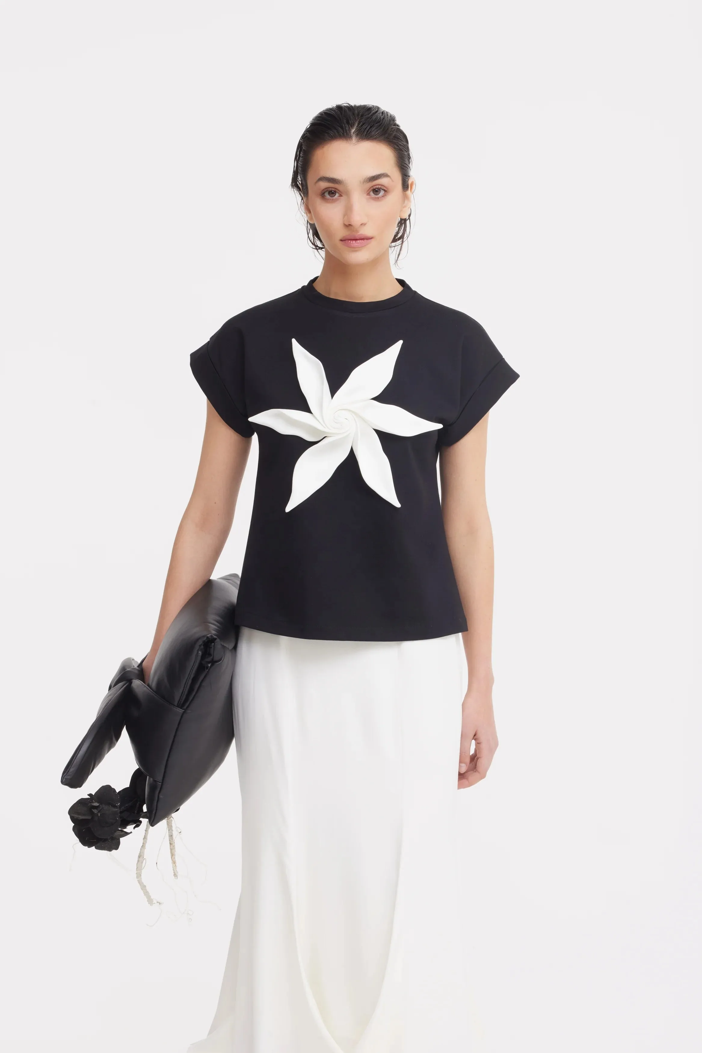 JULIA ALLERT T-shirt with Flower - Black/White sold by Bonvion product image thumbnail 2