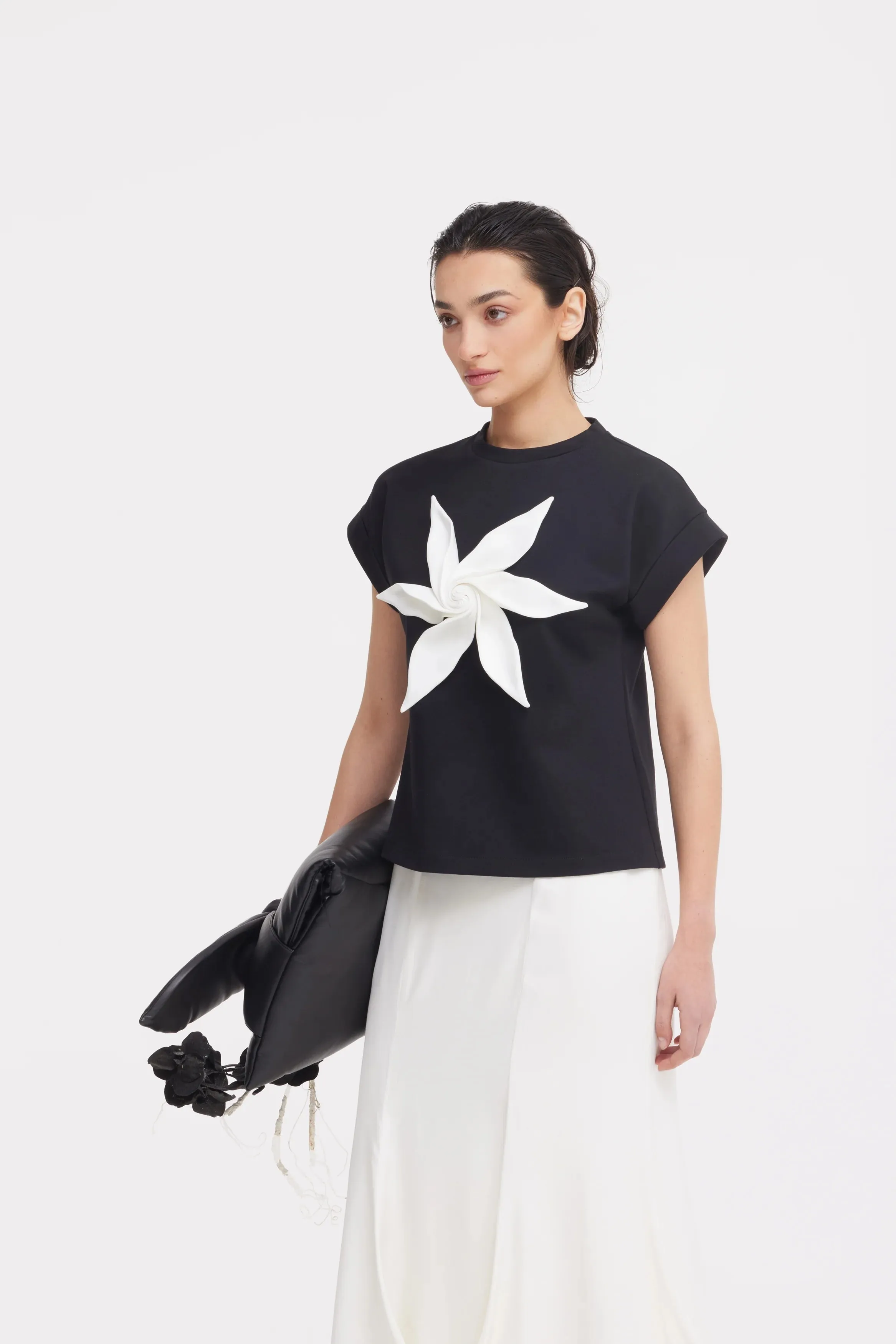 JULIA ALLERT T-shirt with Flower - Black/White sold by Bonvion product image thumbnail 5