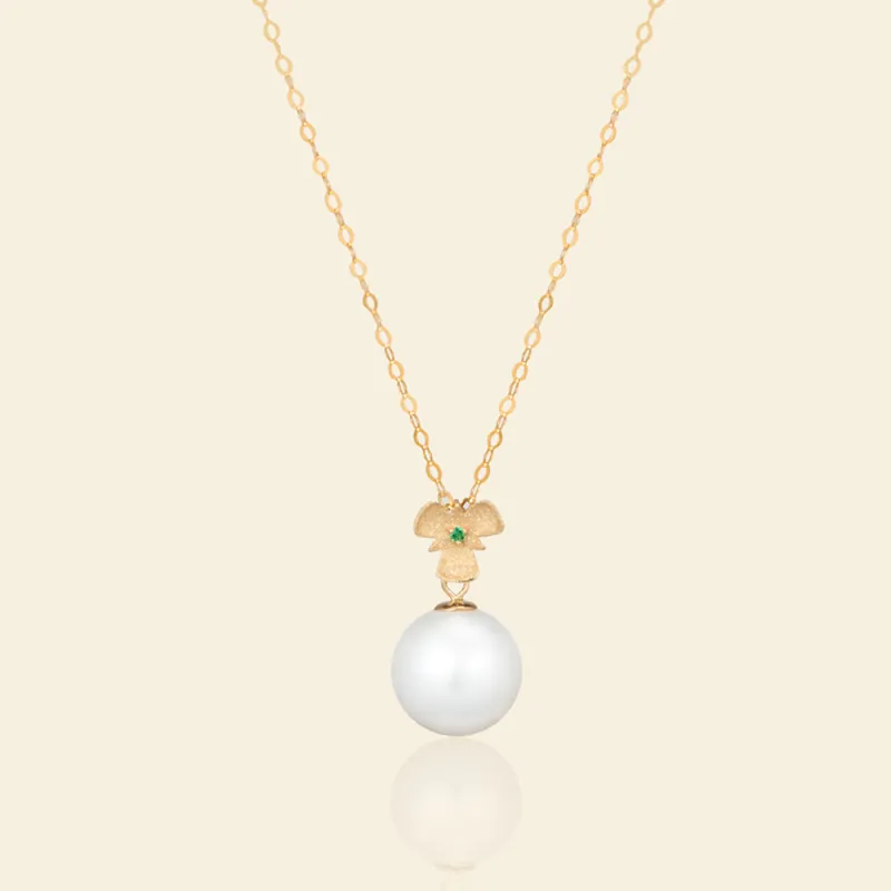 Lustrous Vital Clover Pearl Pendant Necklace sold by Jescojes