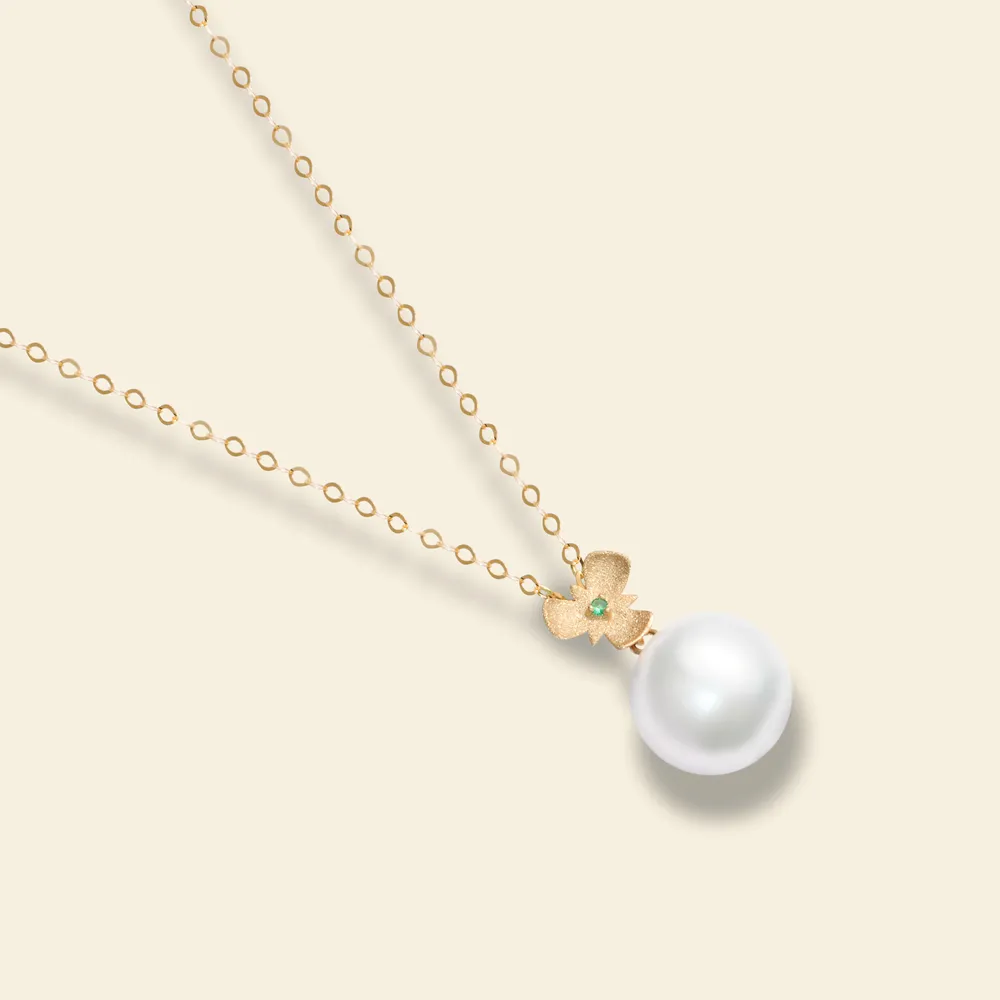 Lustrous Vital Clover Pearl Pendant Necklace sold by Jescojes product image thumbnail 2