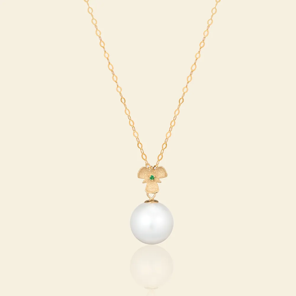18K Gold Vital Clover Pearl Pendant Necklace sold by Jescojes