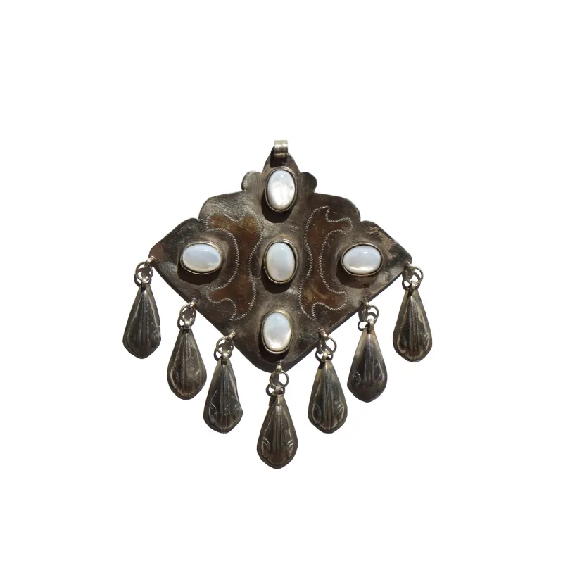 PEARL TEARDROP AMULET made by Vertigo