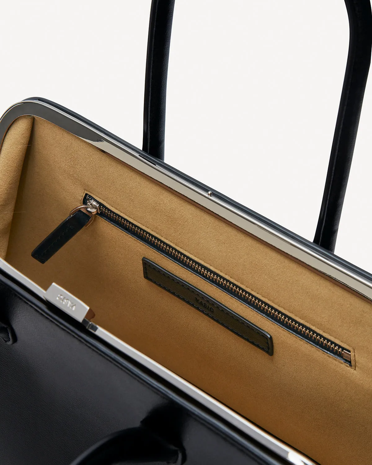 LALA - Noir sold by VASIC product image thumbnail 3