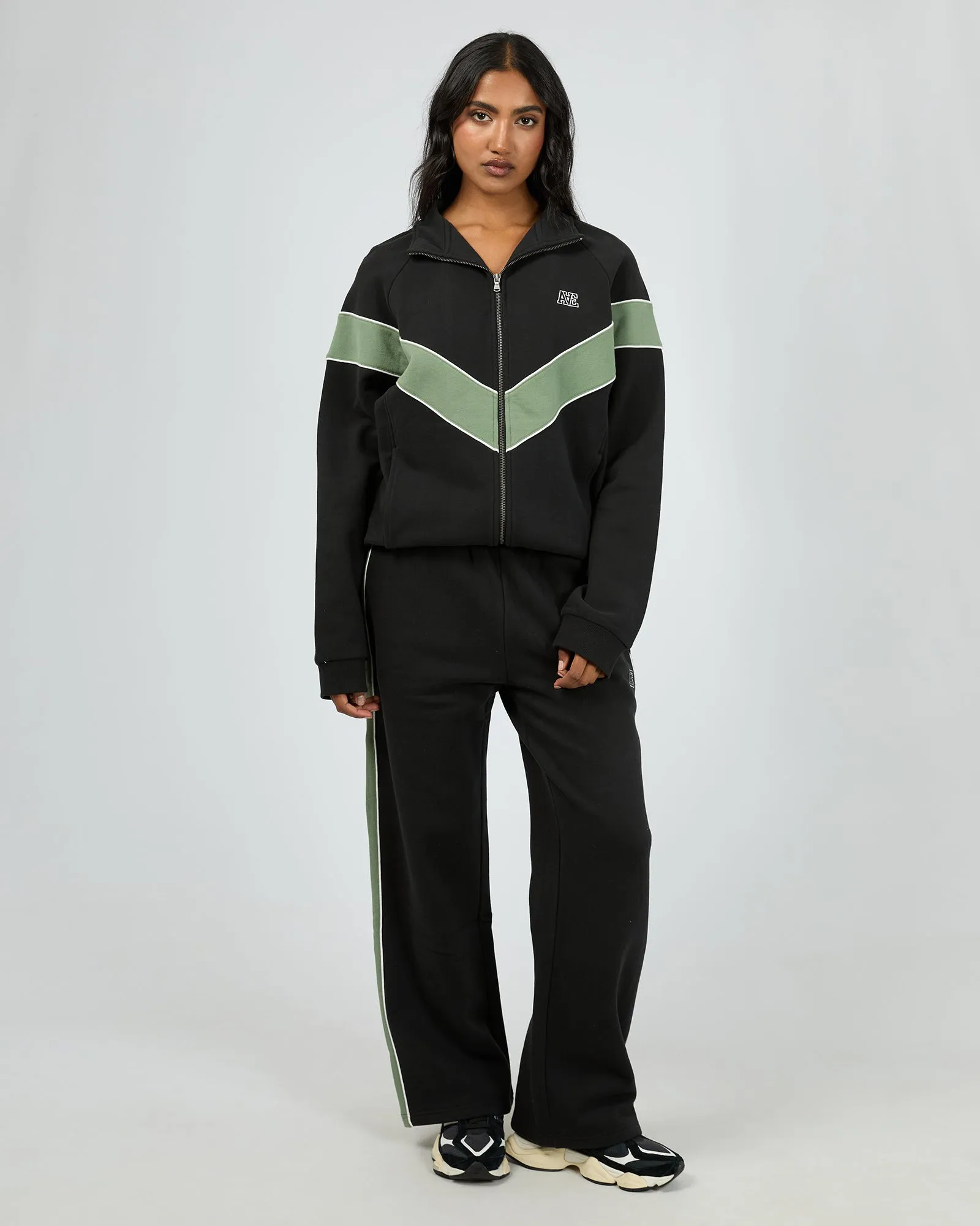 Active Panel Zip Thru Black sold by All About Eve product image thumbnail 2