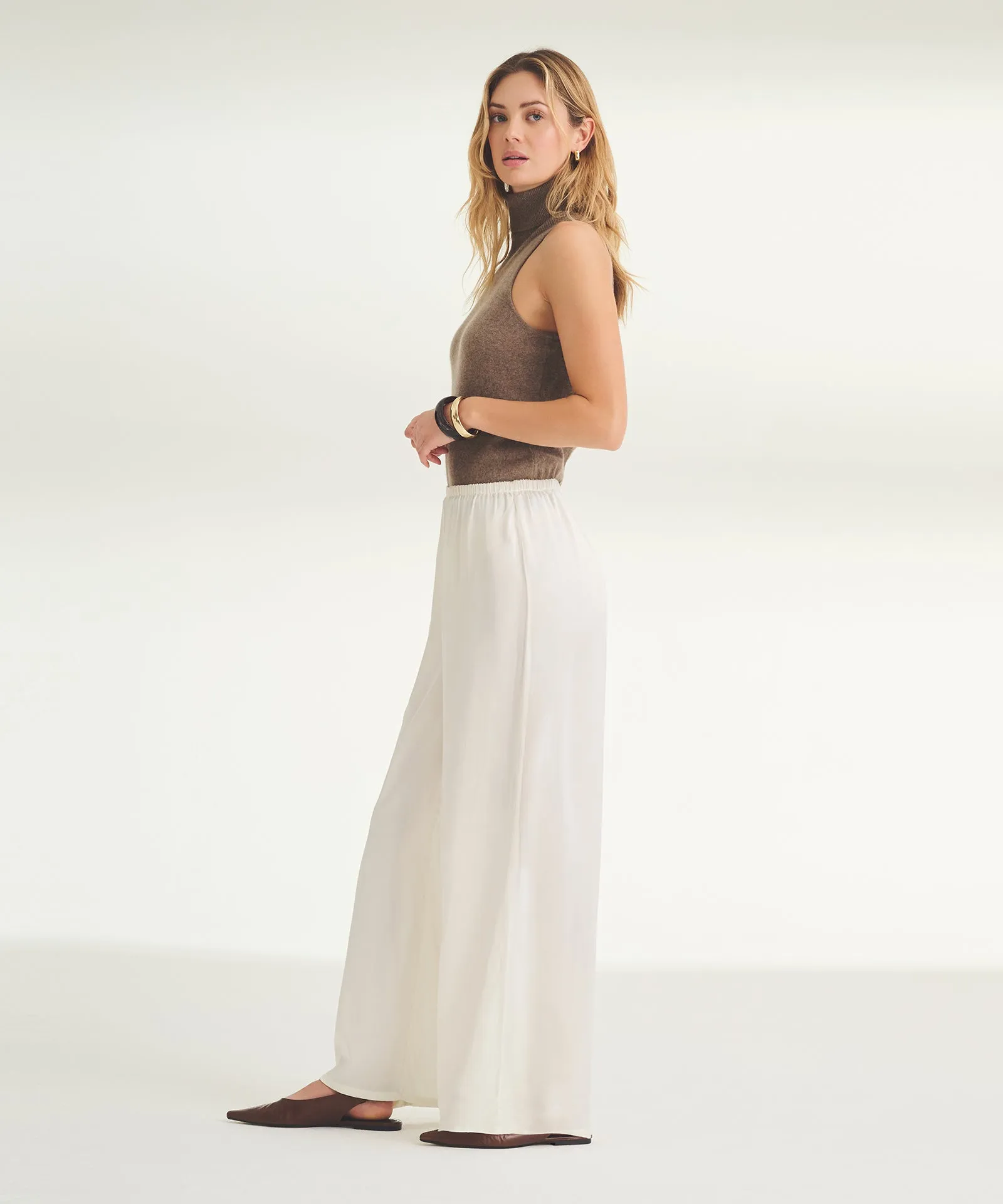 The Weightless Pant sold by Naadam product image thumbnail 4