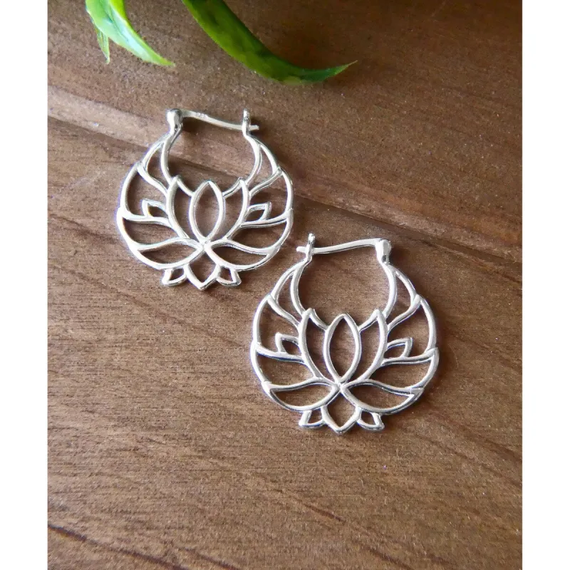 Vera & Co., Sterling Silver Lotus Flower Latch Earring - White sold by Zulily