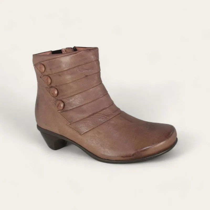 Legend sold by Zulily