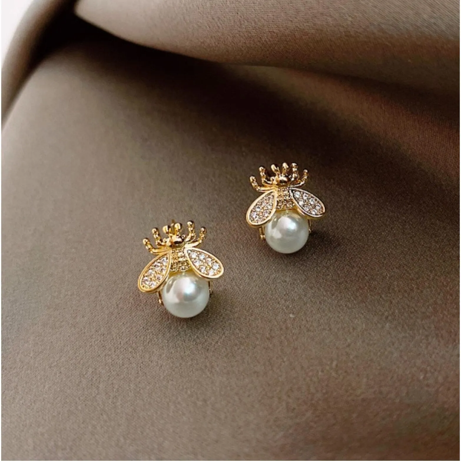 Imitation Pearl Bee Stud Earrings - In Gift Box - White sold by Zulily product image thumbnail 2