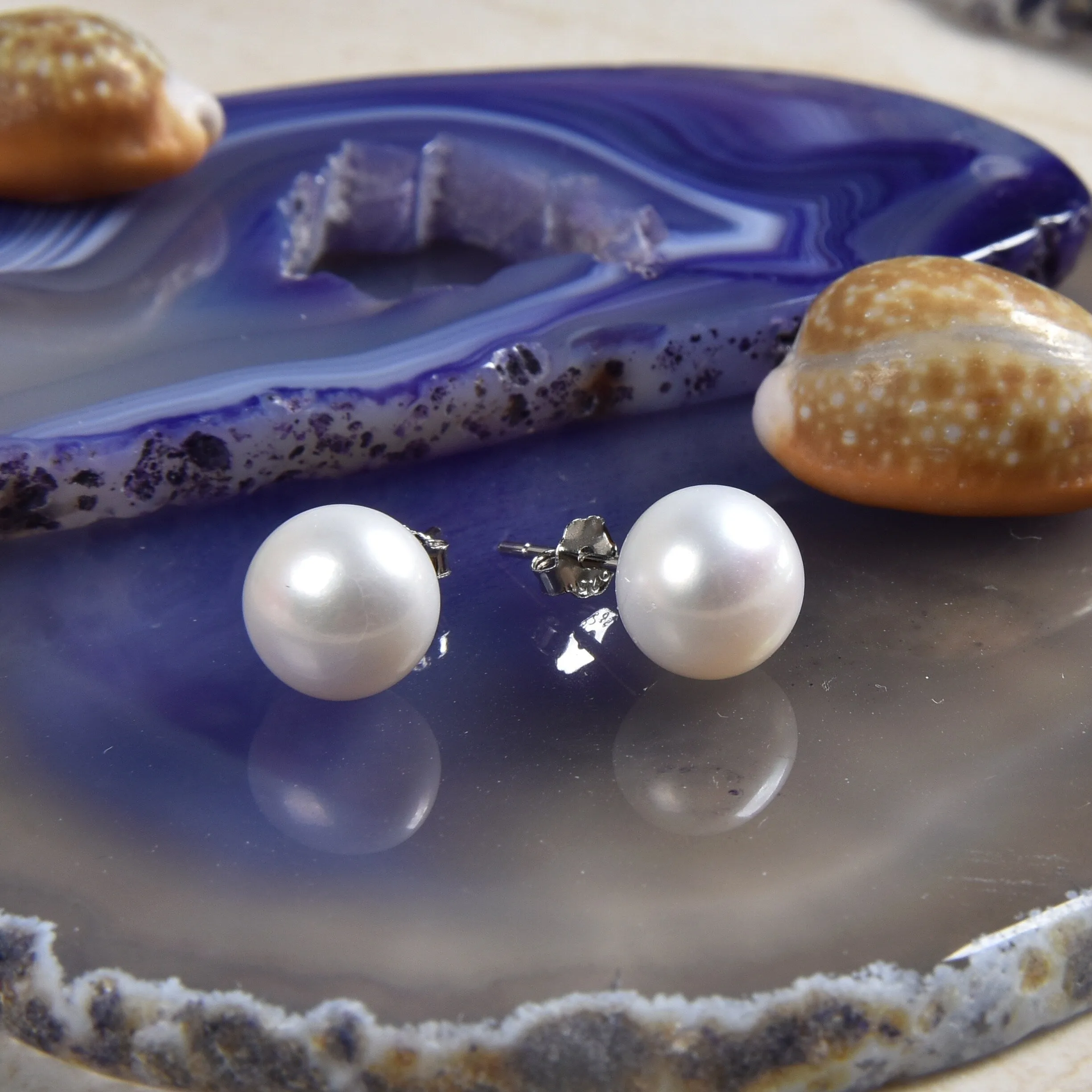 Ocean-Inspired Elegance: Mother of Pearl Necklace, Shell Bracelet, and Pearl Stud Earrings Set sold by Zulily product image thumbnail 2