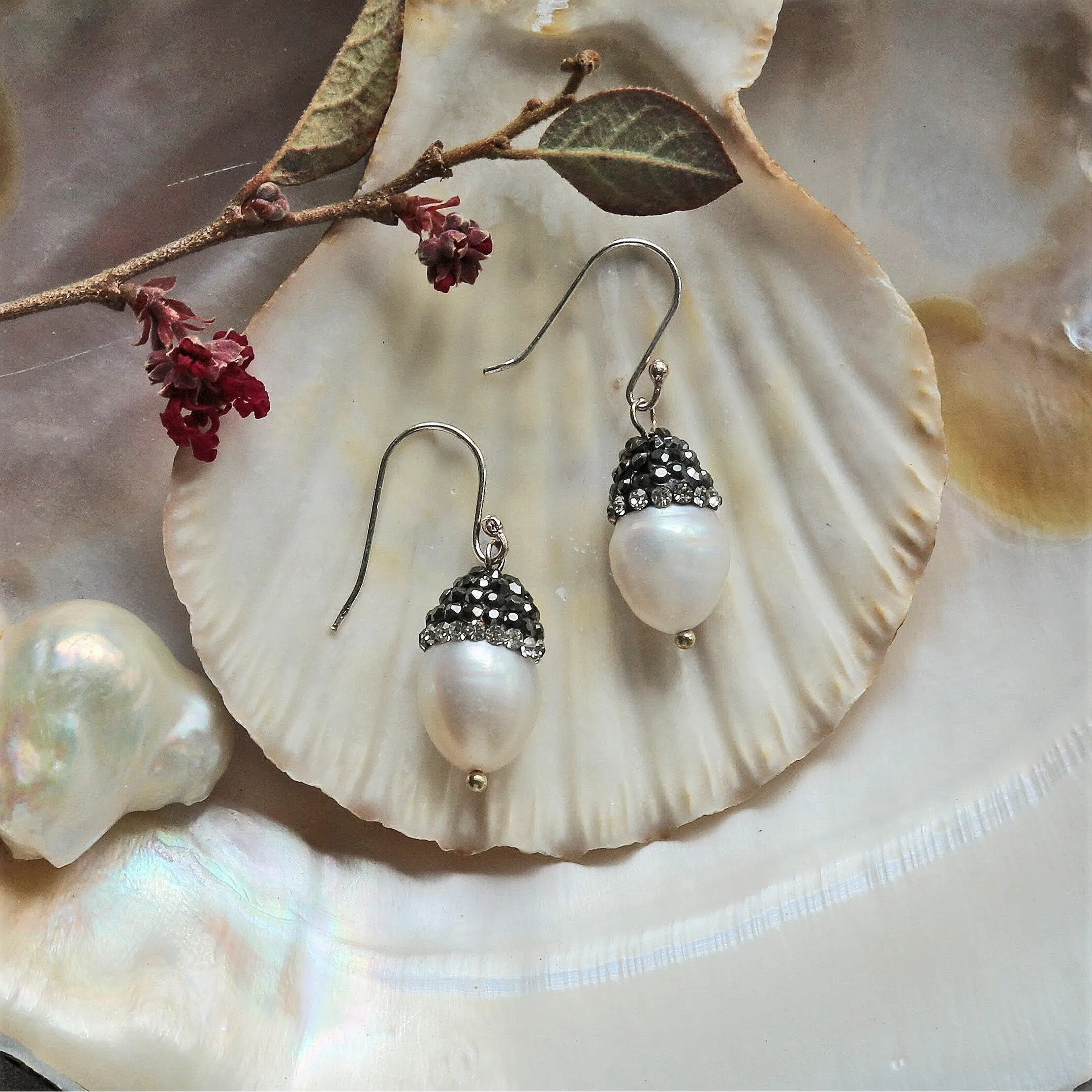 Modern Glamour: Hematite and Pearl Necklace & Earrings Set sold by Zulily product image thumbnail 2