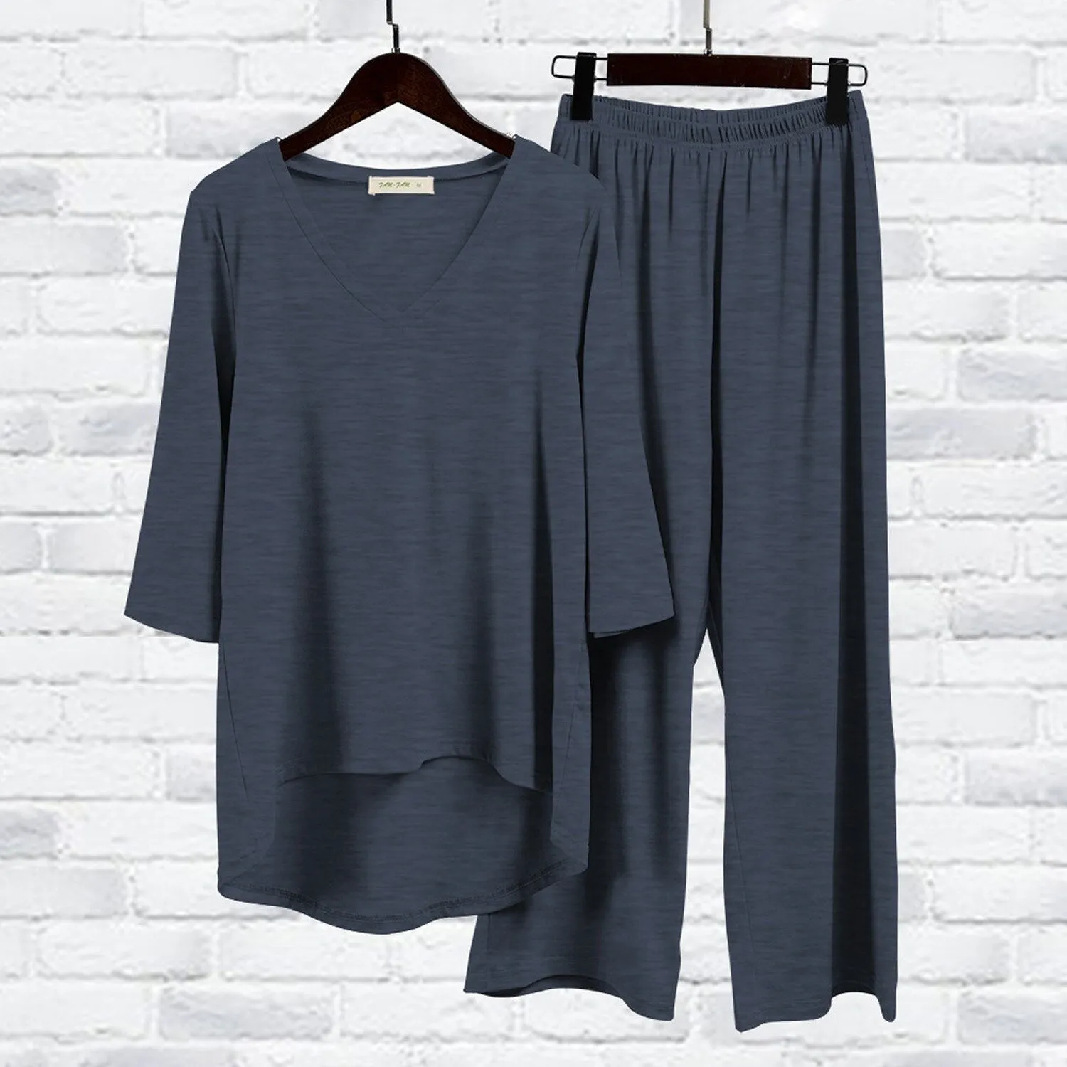Navy Three-Quarter Sleeve Hi-Low Tunic & Wide-Leg Pants sold by Zulily product image thumbnail 3
