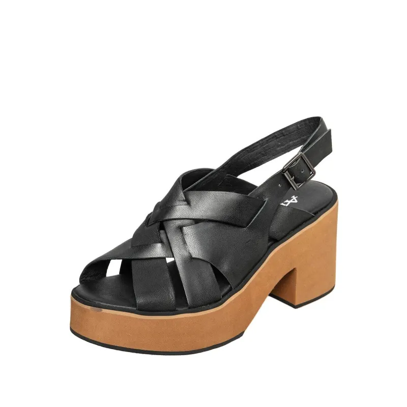 I11 Inya Black sold by Zulily