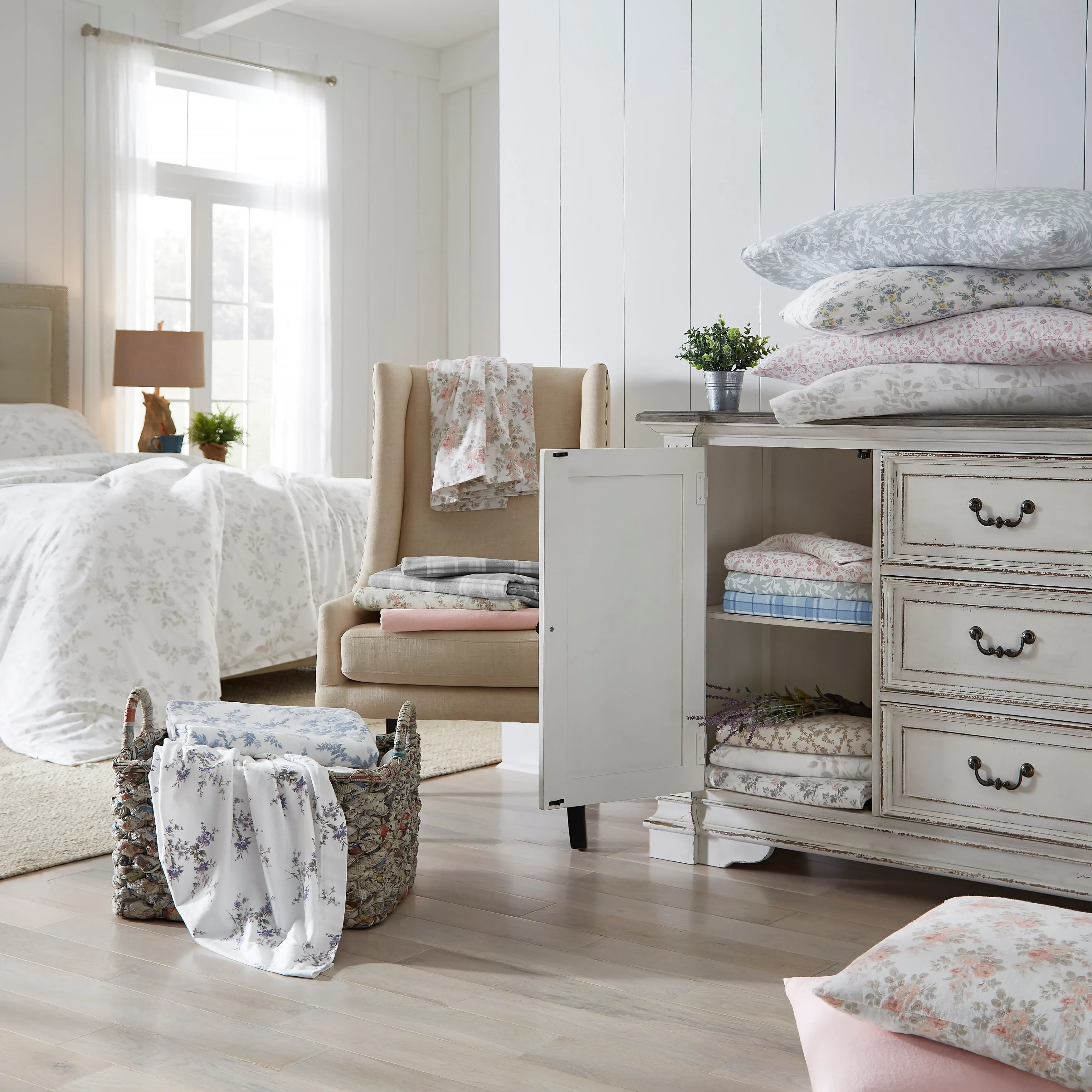 Laura Ashley Cotton Flannel Deep Pocket Sheet & Pillowcase Set sold by Zulily product image thumbnail 3