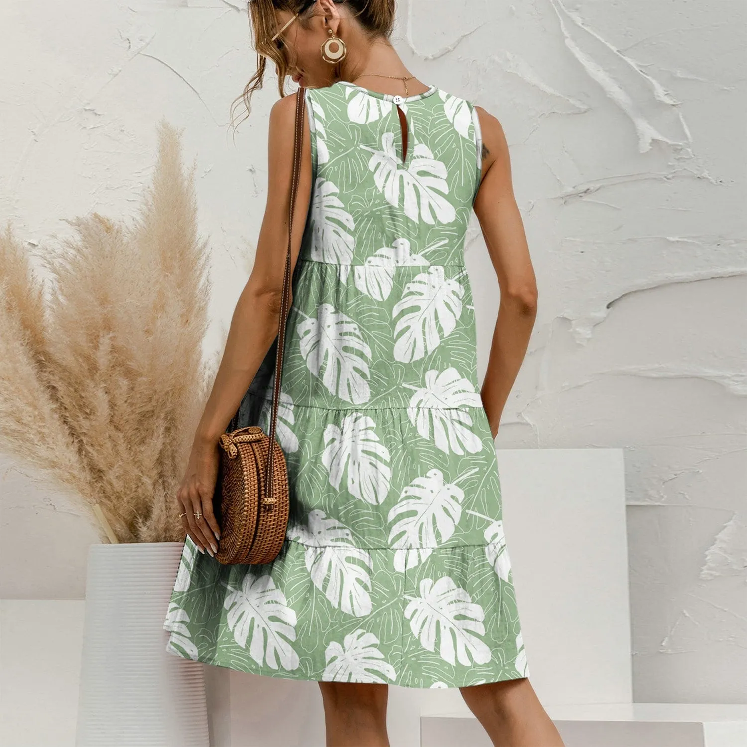 Green & White Leaf Tiered Round Neck Sleeveless Dress sold by Zulily product image thumbnail 2