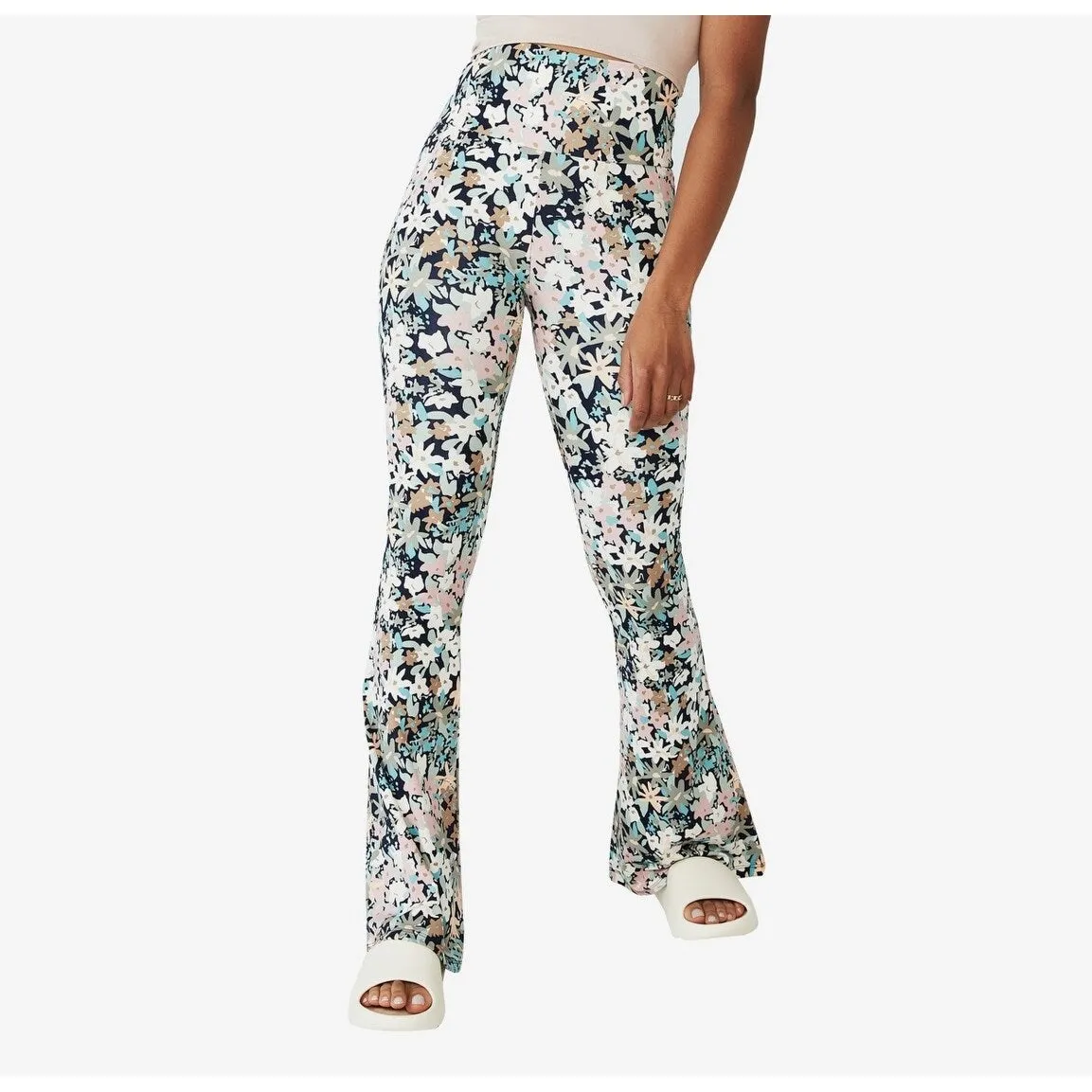 COTTON ON Women's Contouring Yoga Flare Pants Green Size X-Large sold by Zulily product image thumbnail 3