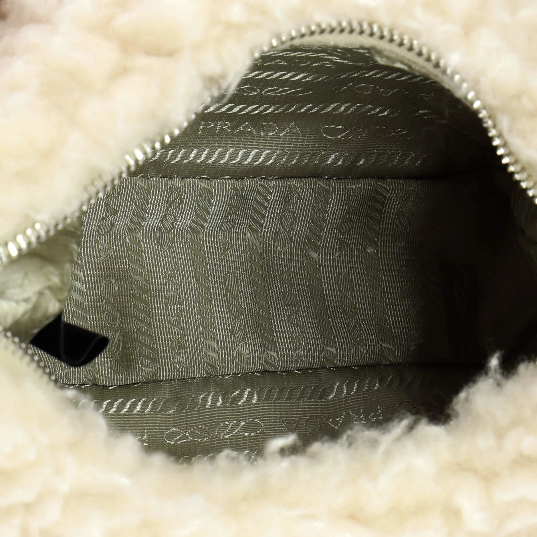 Prada Re-Edition 2005 Shoulder Bag Shearling Small sold by Zulily product image thumbnail 5