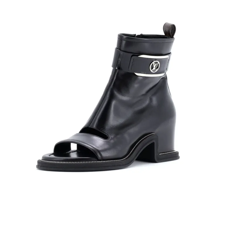 Pre-Loved Louis Vuitton Women’s Moonlight Ankle Boots Leather sold by Zulily