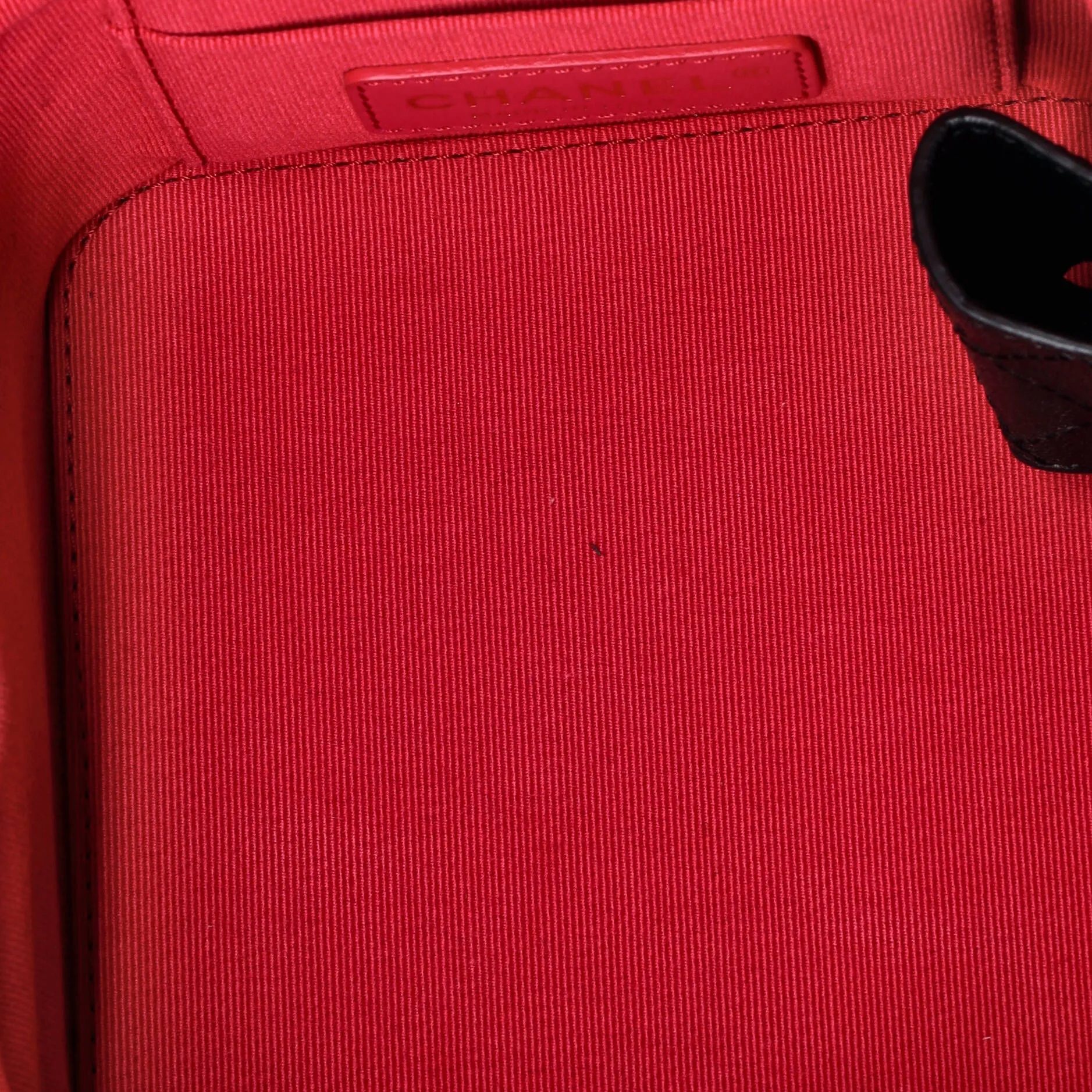 Pre-Loved Chanel Chain Bar Vanity Case with Chain Quilted Calfskin Small sold by Zulily product image thumbnail 5