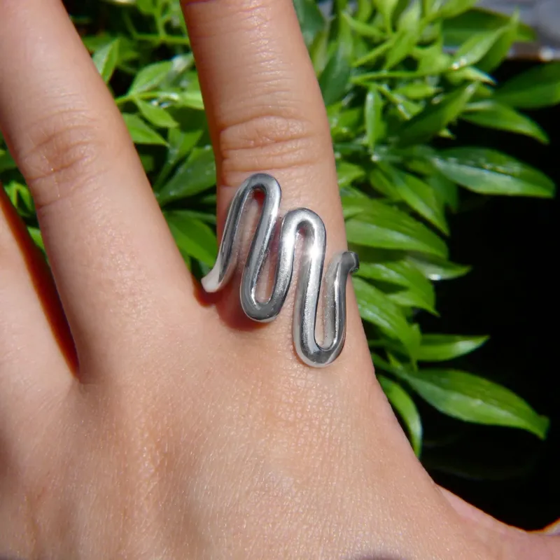 Vera & Co Sterling Silver Serpentine Line Women Ring size 8 sold by Zulily