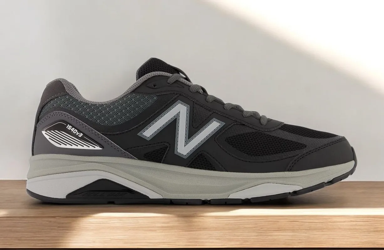 New Balance Men's 1540V3 (Medium Width) - M1540Bk3 sold by Zulily