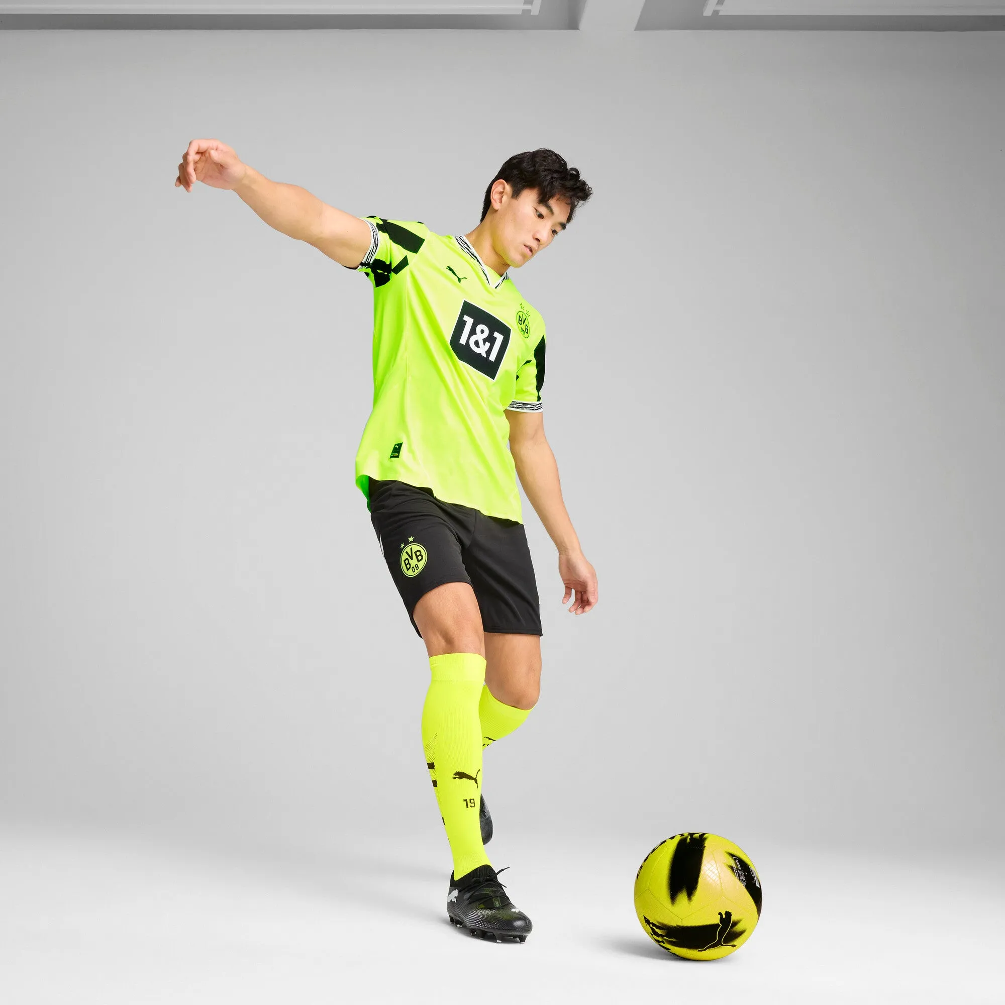 Men's Puma Bvb Shorts Replica sold by Zulily product image thumbnail 5