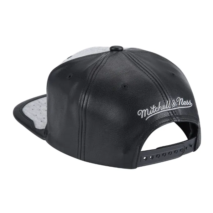 Men's Mitchell & Ness NBA Day One Snapback Bulls - Grey Heather sold by Zulily product image thumbnail 2