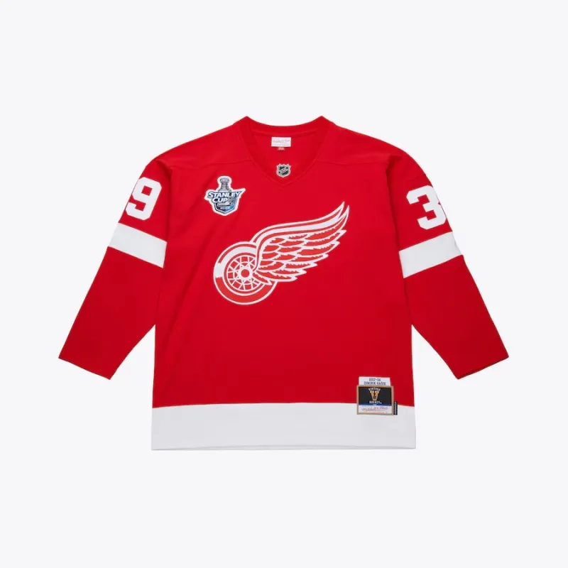Men's Mitchell & Ness NHL Dark Jersey Red Wings 2007 Dominik Hasek made by Mitchell & Ness