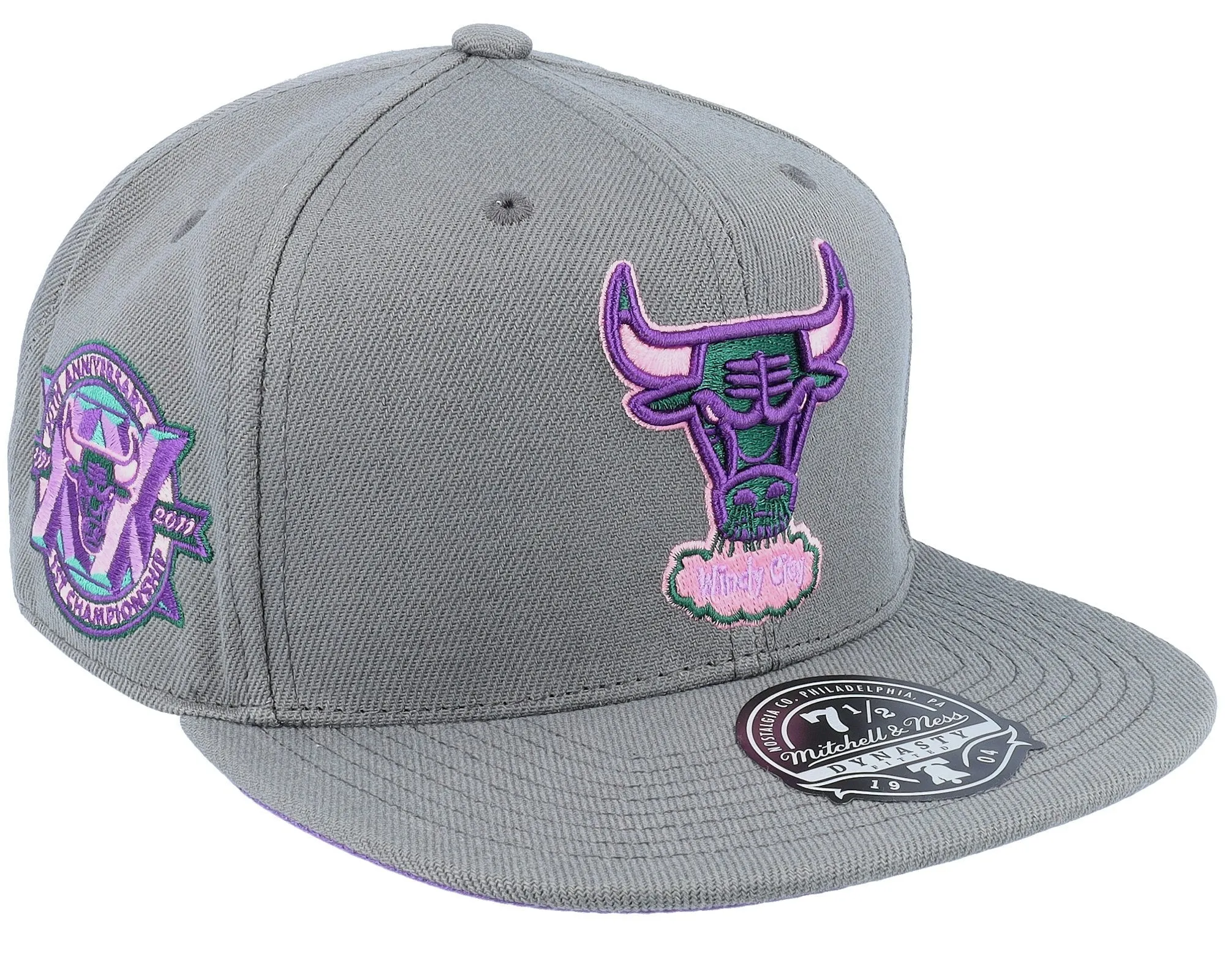 Mitchell & Ness Men's NBA From Dusk Fitted Hwc Bulls Fitted Caps sold by Zulily product image thumbnail 2