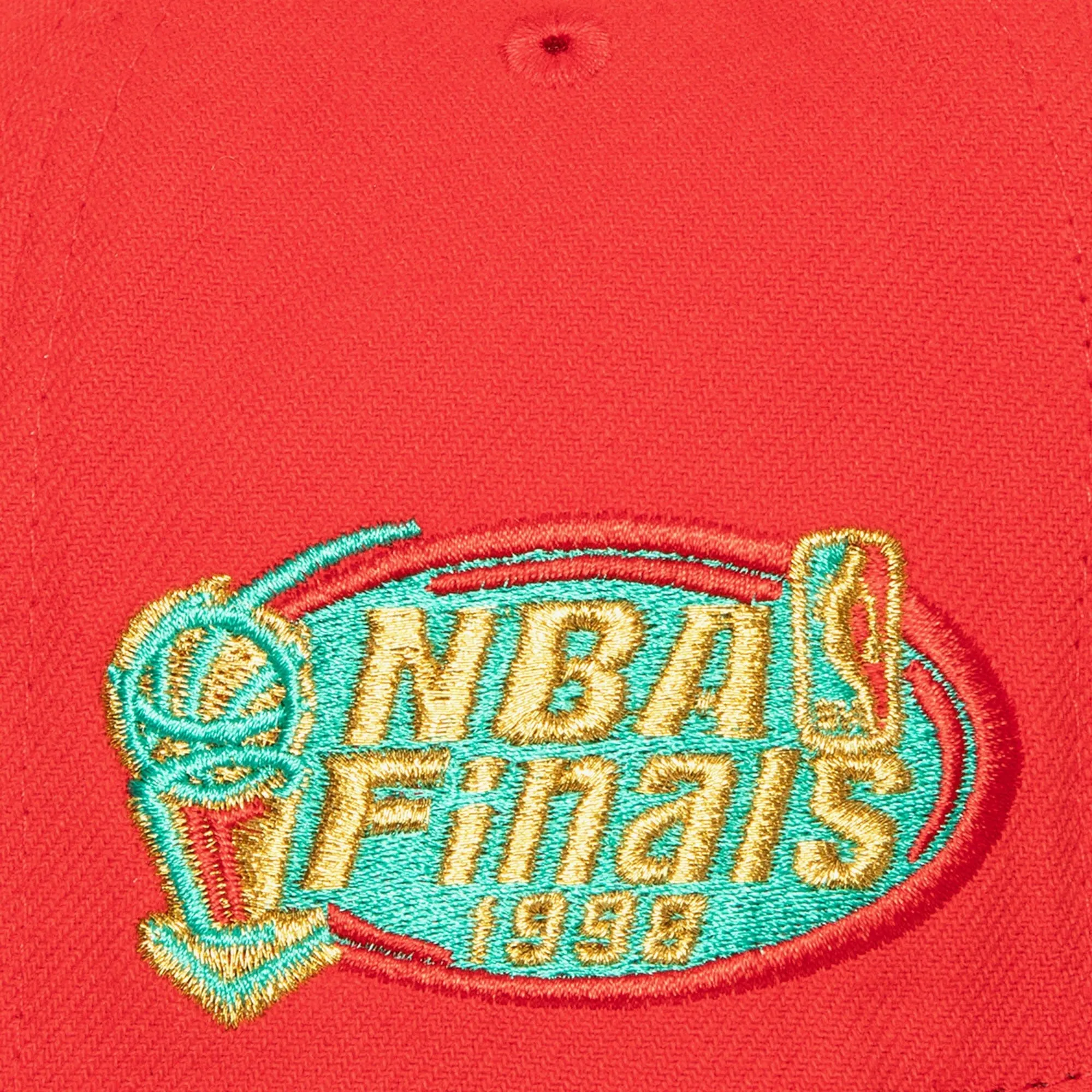 Mitchell & Ness Men's NBA Mistletoe Snapback Bulls Snapback Caps sold by Zulily product image thumbnail 3