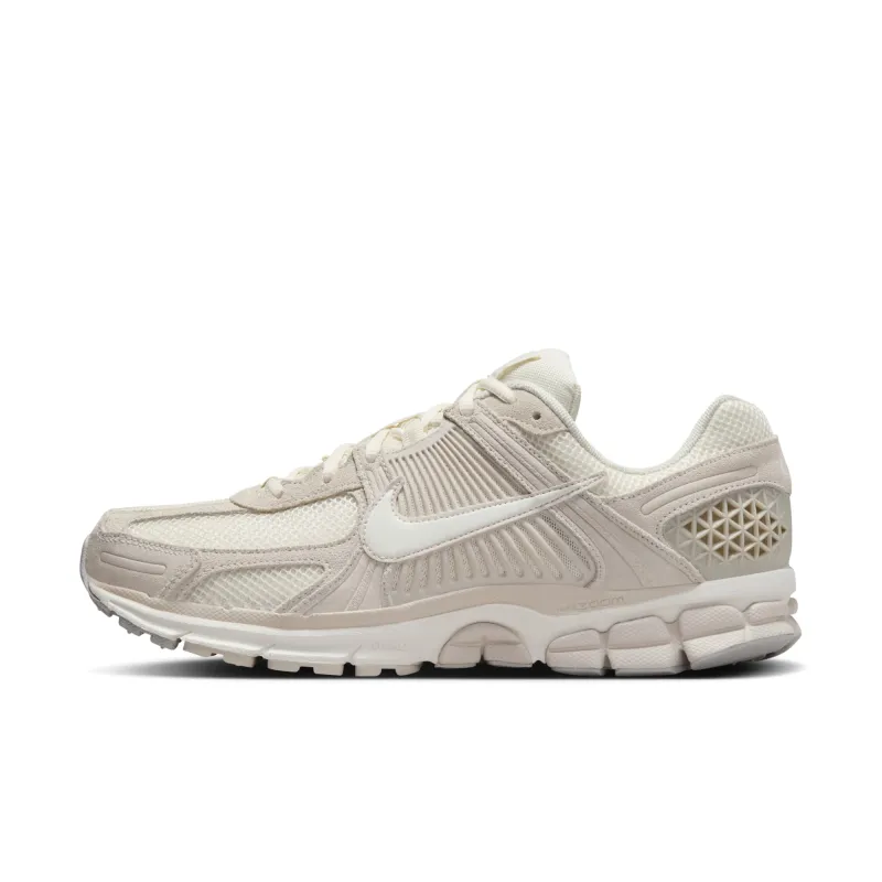 Nike Men's Zoom Vomero 5 made by Nike