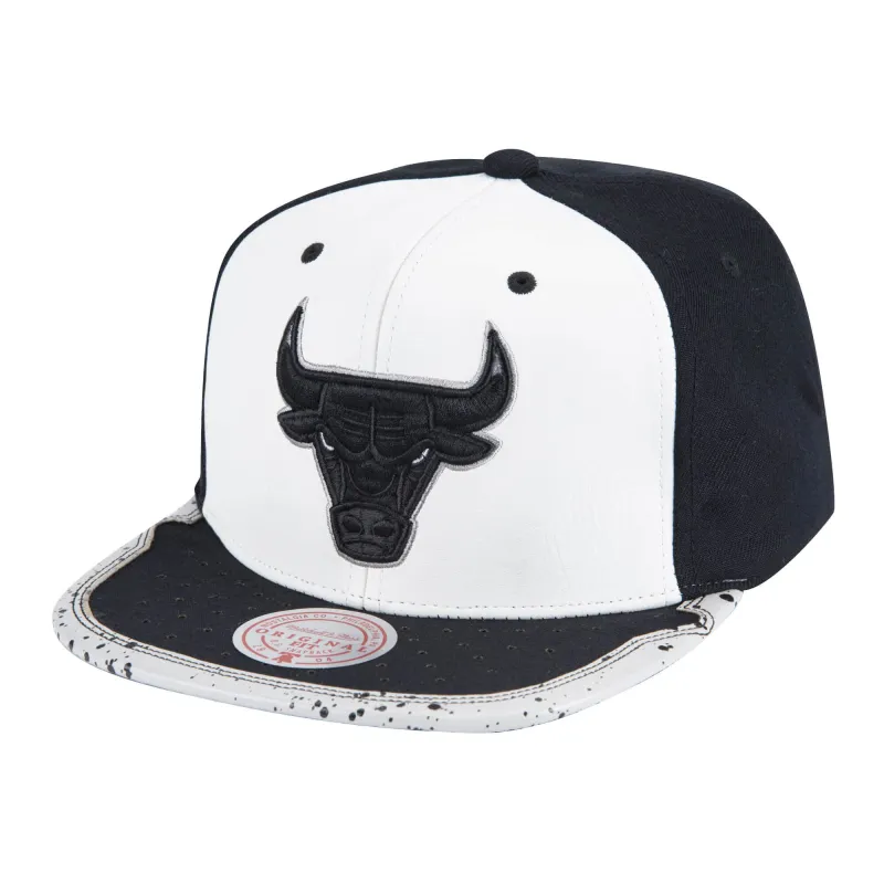 Mitchell & Ness Men's NBA Chicago Bulls Day One Snapback Snapback Caps made by Mitchell & Ness