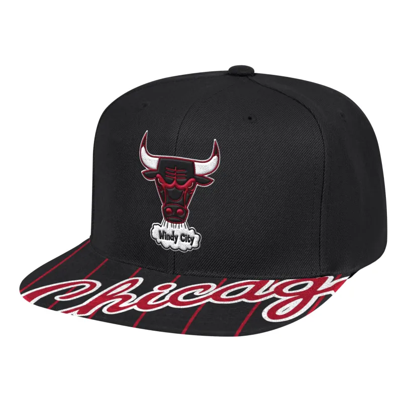 Mitchell & Ness Men's NBA Chicago Bulls Swingman Pop Snapback made by Mitchell & Ness