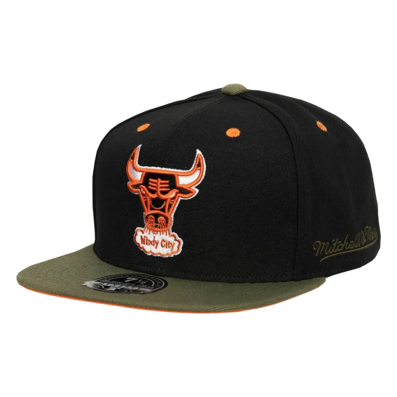 Mitchell & Ness Men's NBA Chicago Bulls Take Flight Fitted Fitted Caps made by Mitchell & Ness