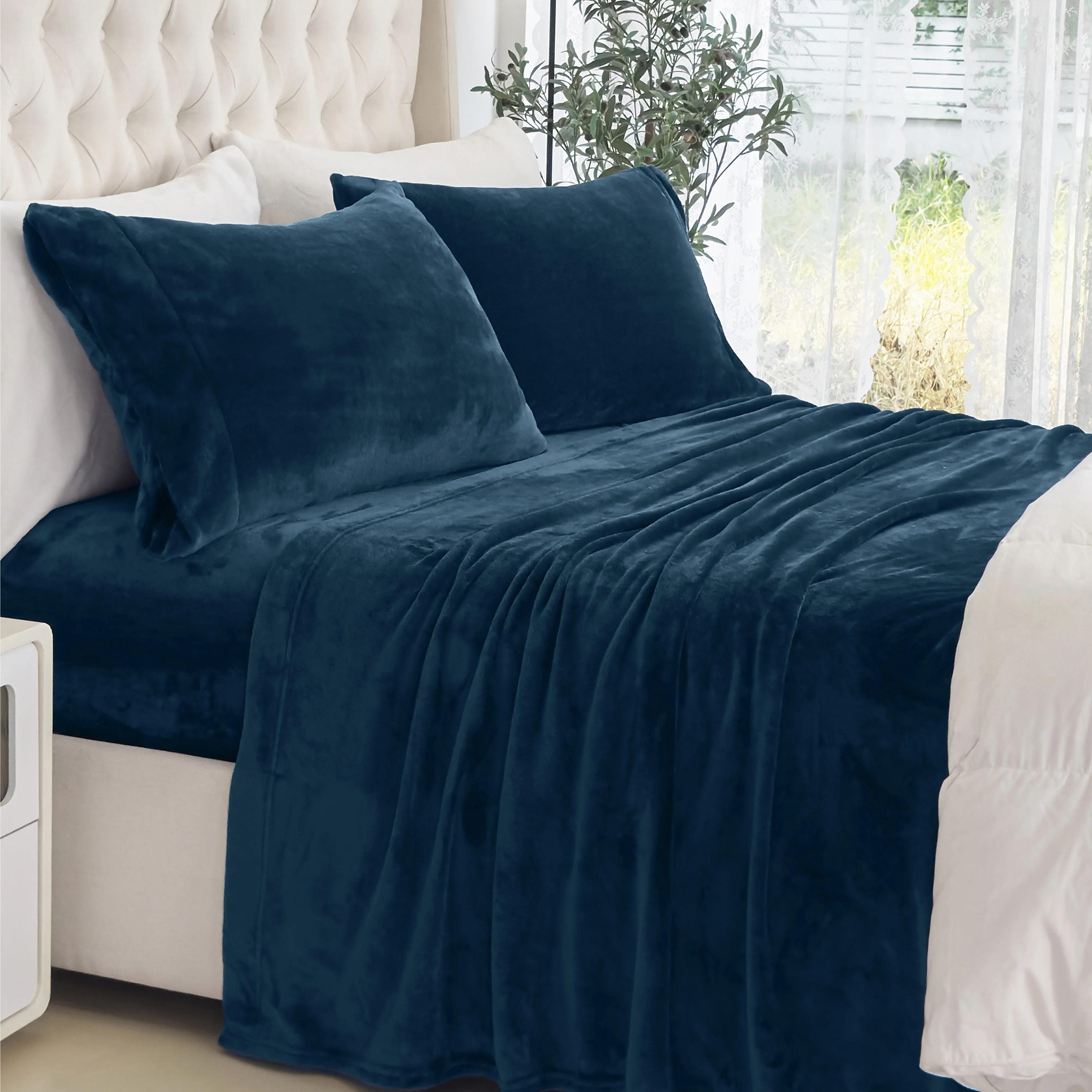 Mocassi 4-Piece Velvet Plush Flannel Sheet Set sold by Zulily product image thumbnail 2