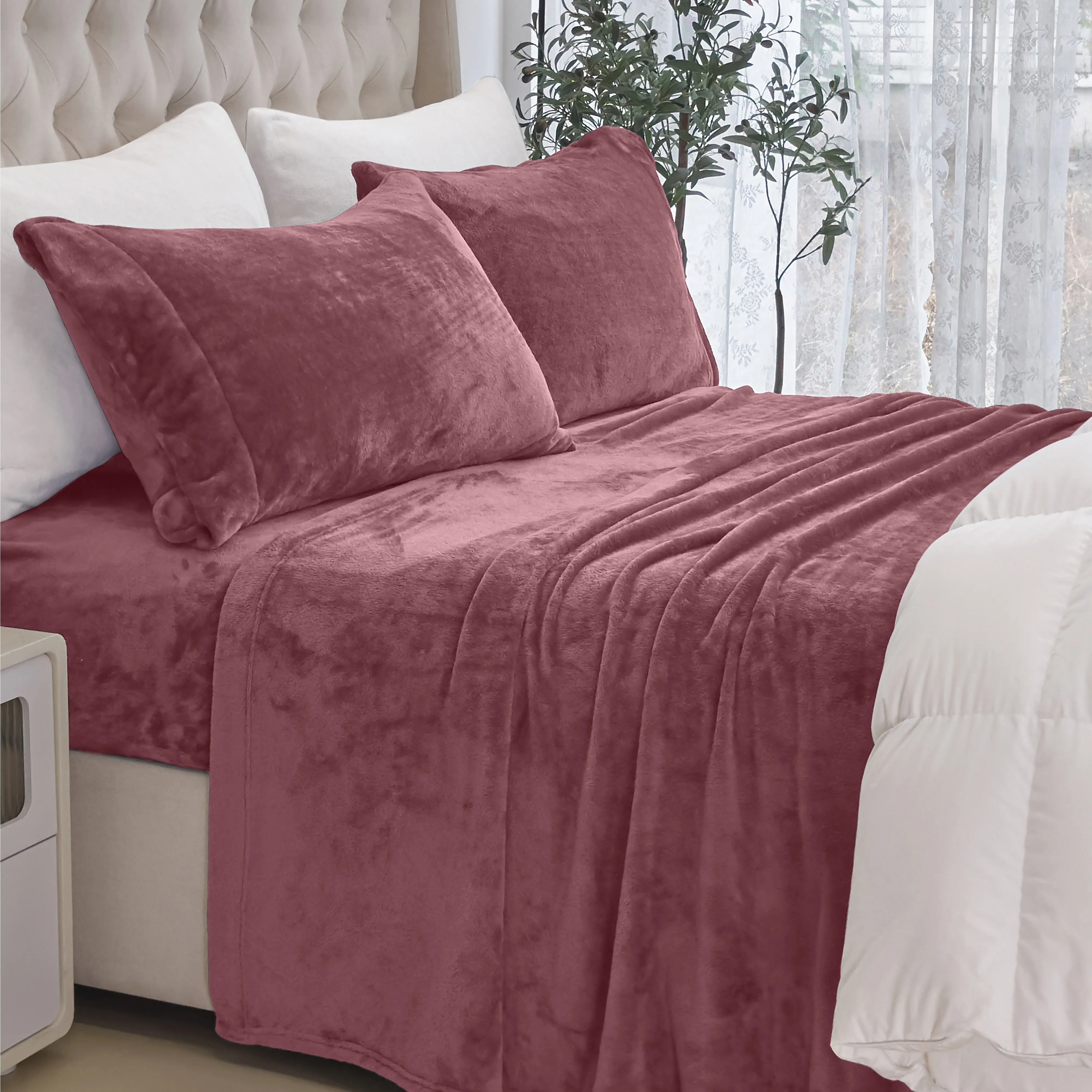 Mocassi 4-Piece Velvet Plush Flannel Sheet Set sold by Zulily product image thumbnail 4