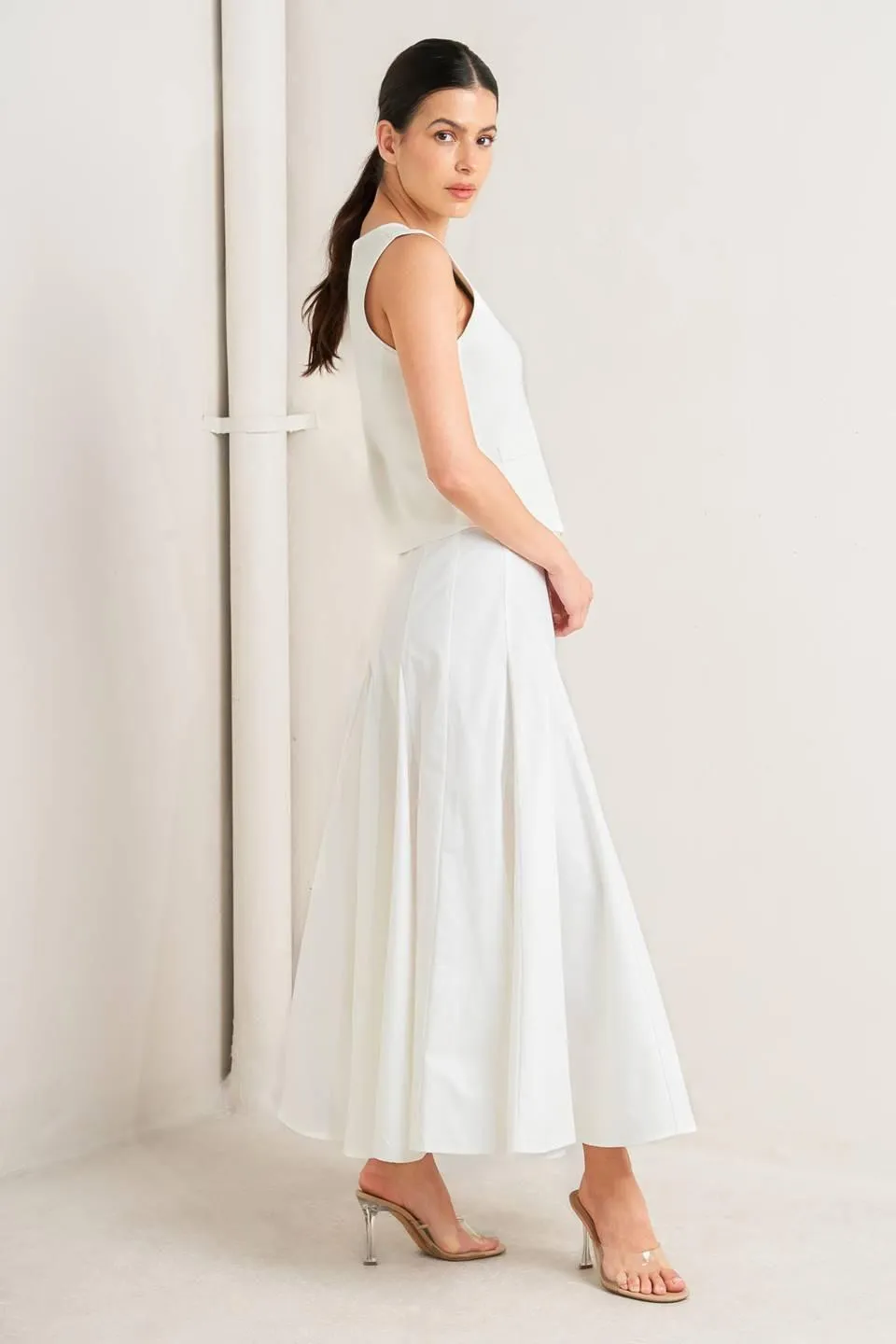 Pale Frame White Woven Circle Skirt sold by Zulily product image thumbnail 4