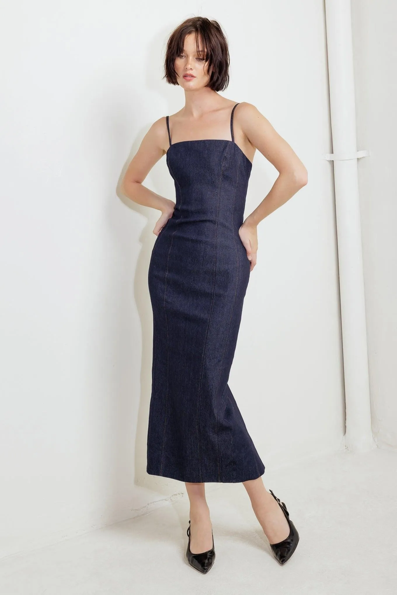 Quiet Curve Dark Denim Midi Dress sold by Zulily product image thumbnail 5