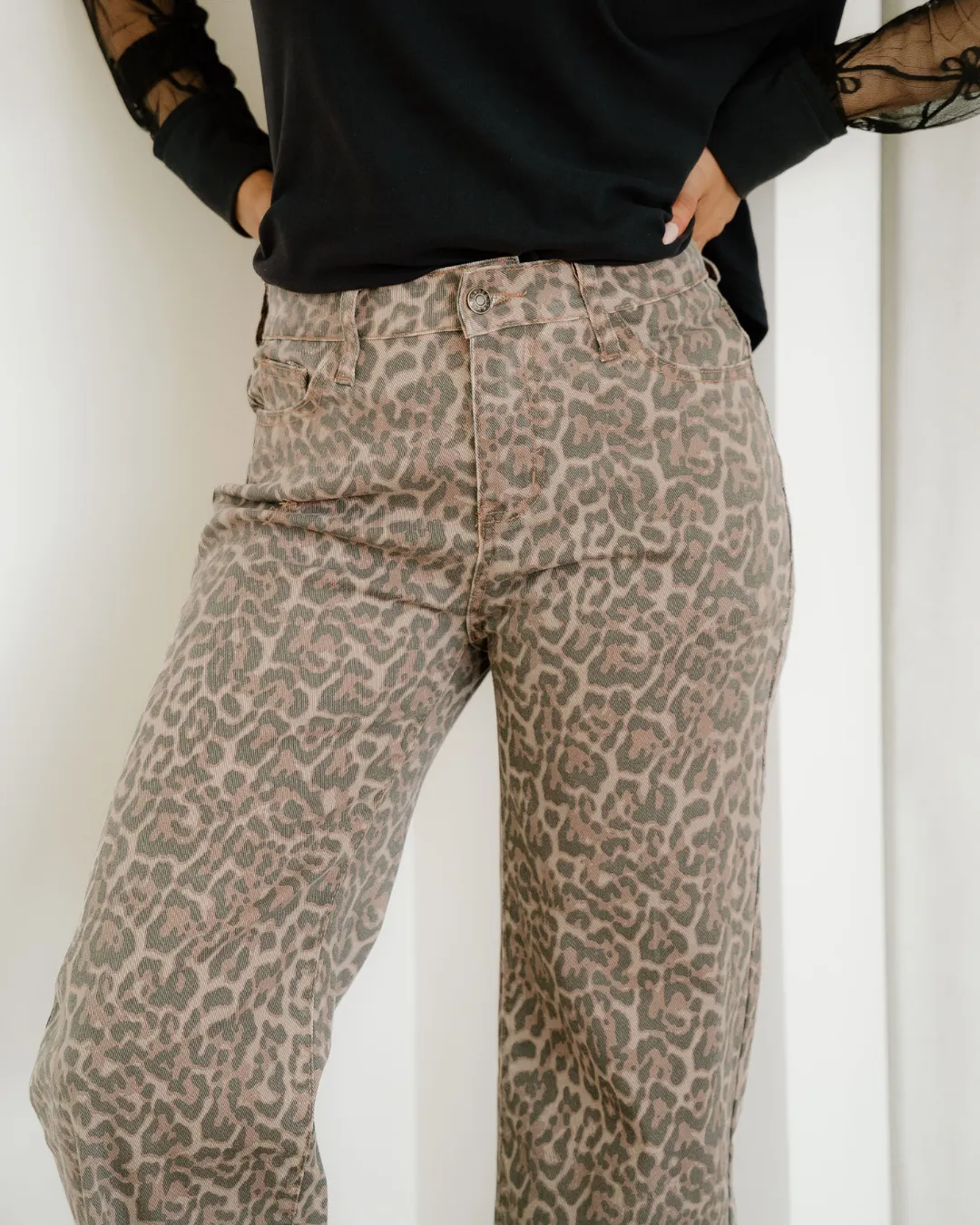 Emiliana Leopard Frayed Edge Wide Leg High Waist Jeans sold by Zulily product image thumbnail 4